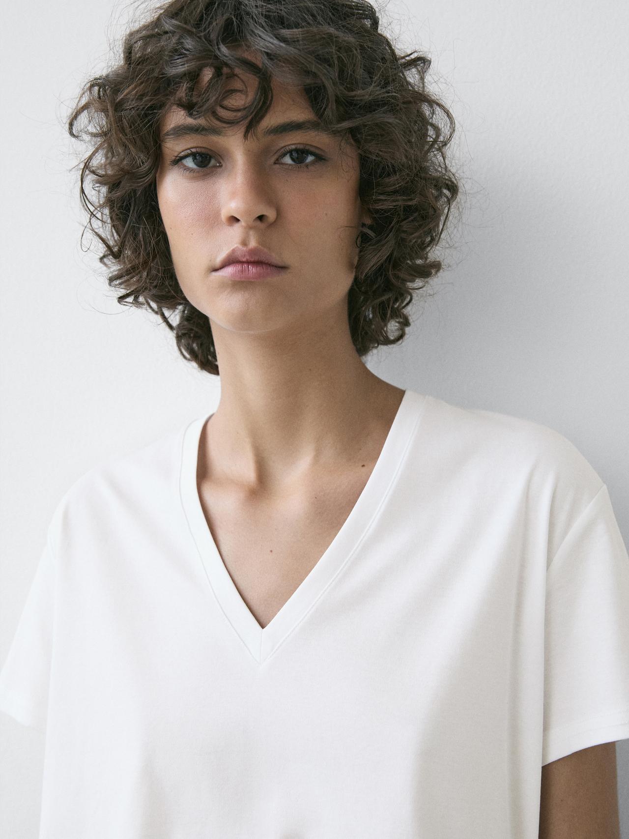 Flowing V-neck T-shirt — WHITE