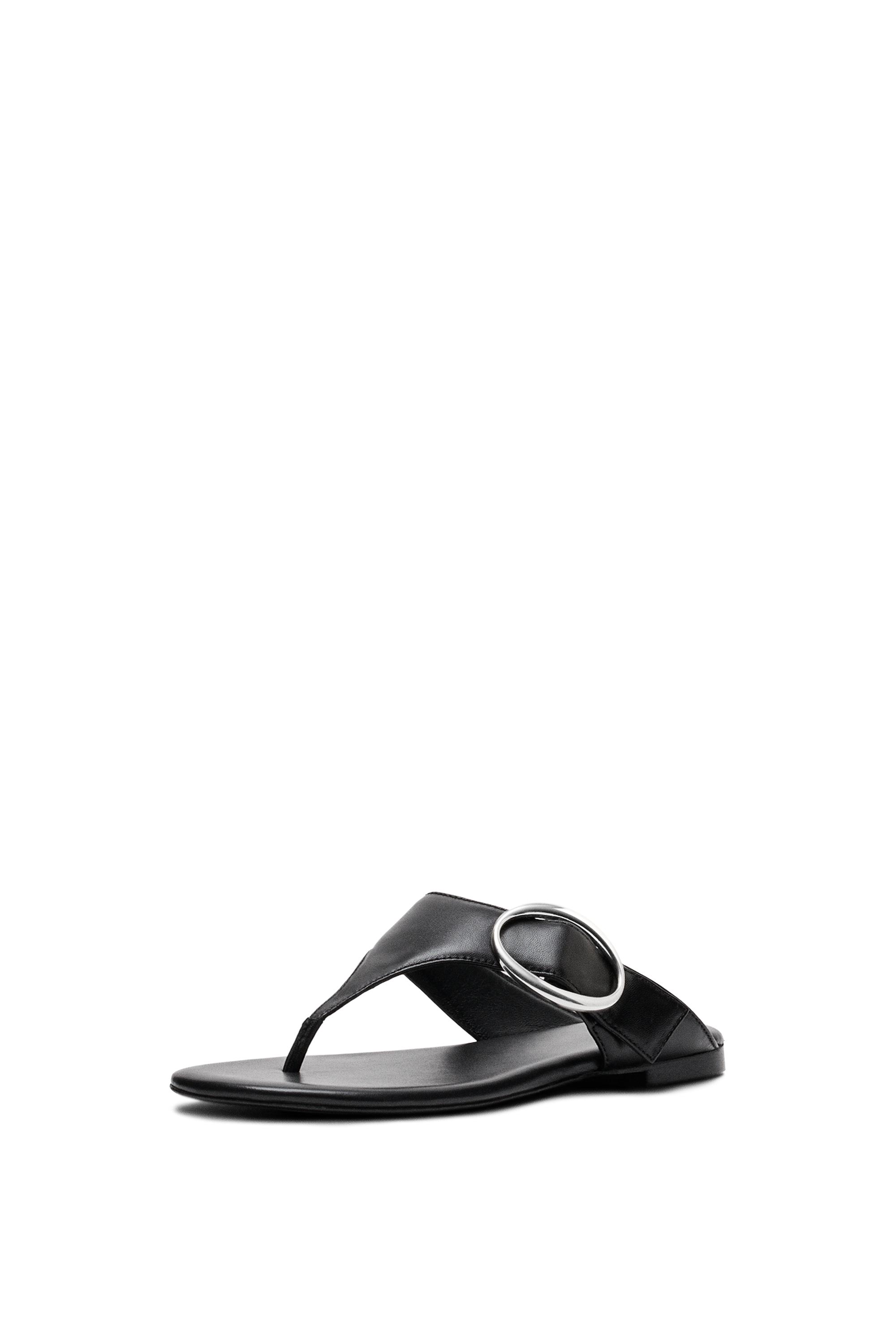 Leather sandals with metal ring — BLACK
