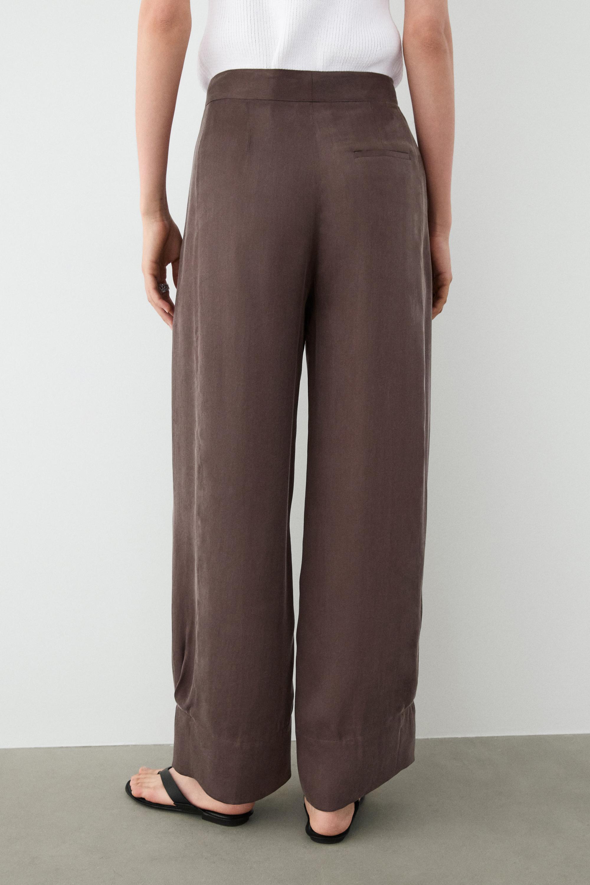 Total look flowing trousers with buttoned hems — PLUM