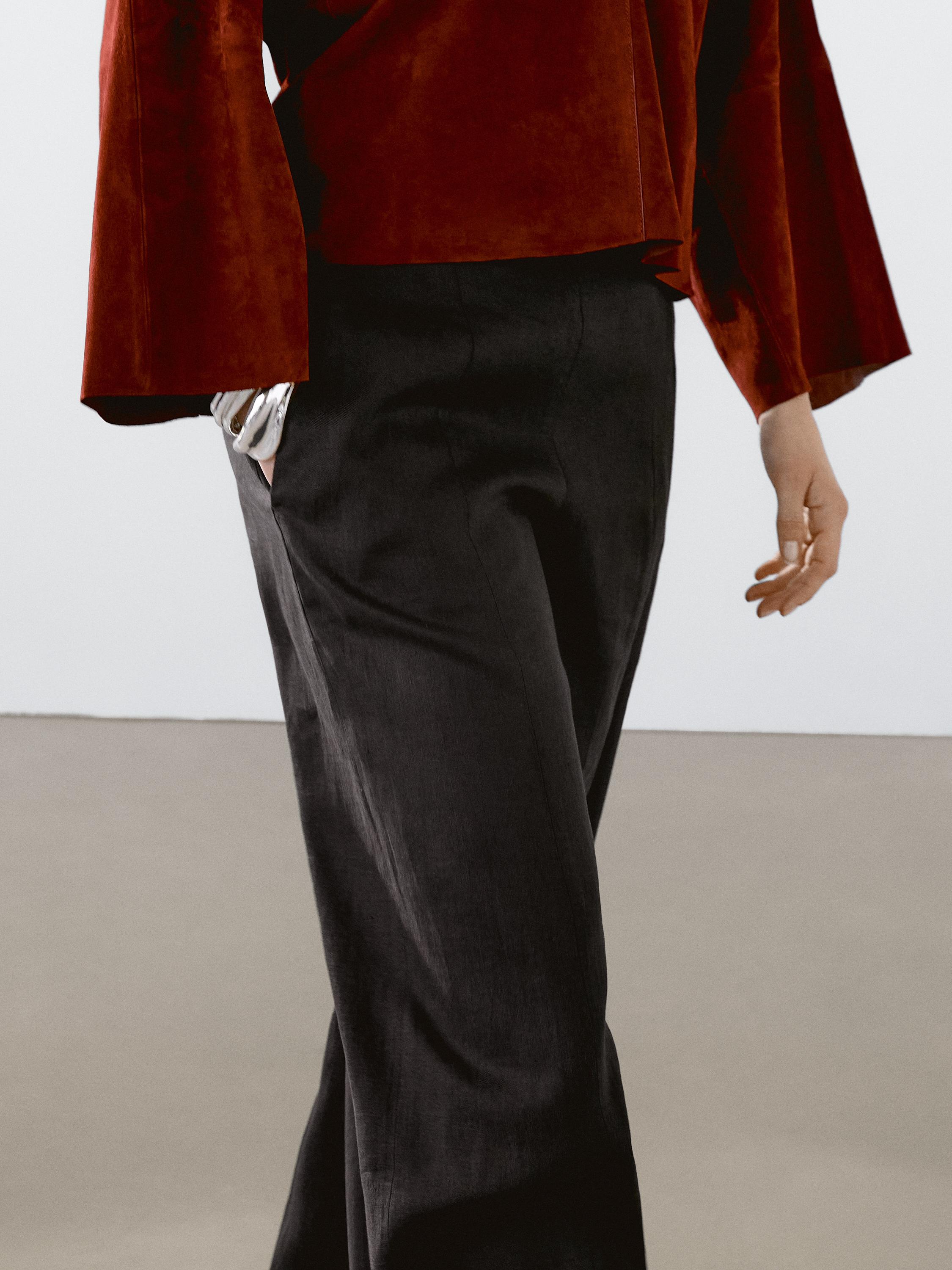 Flowing 100% linen pleated trousers