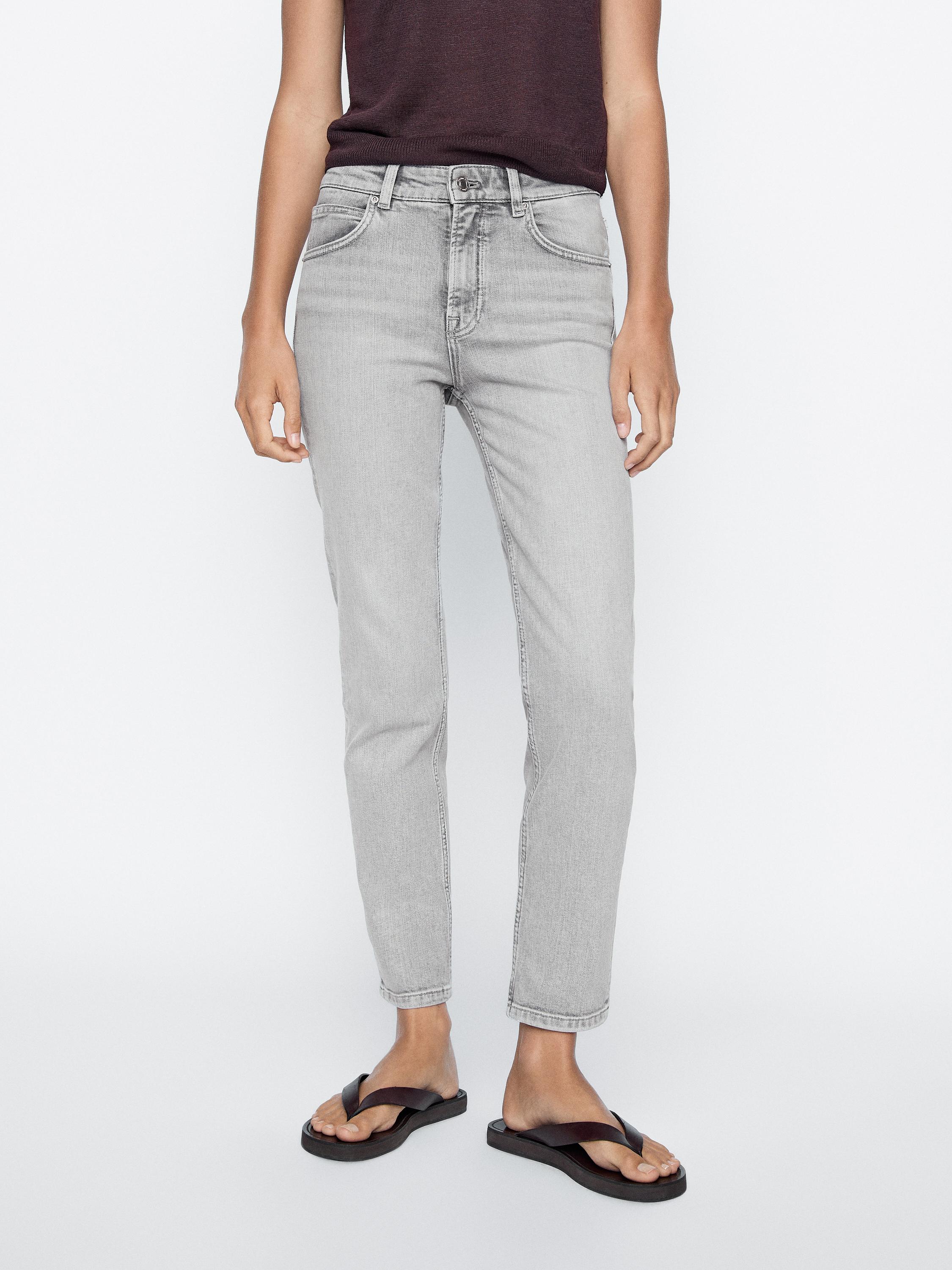 Mid-rise slim fit jeans
