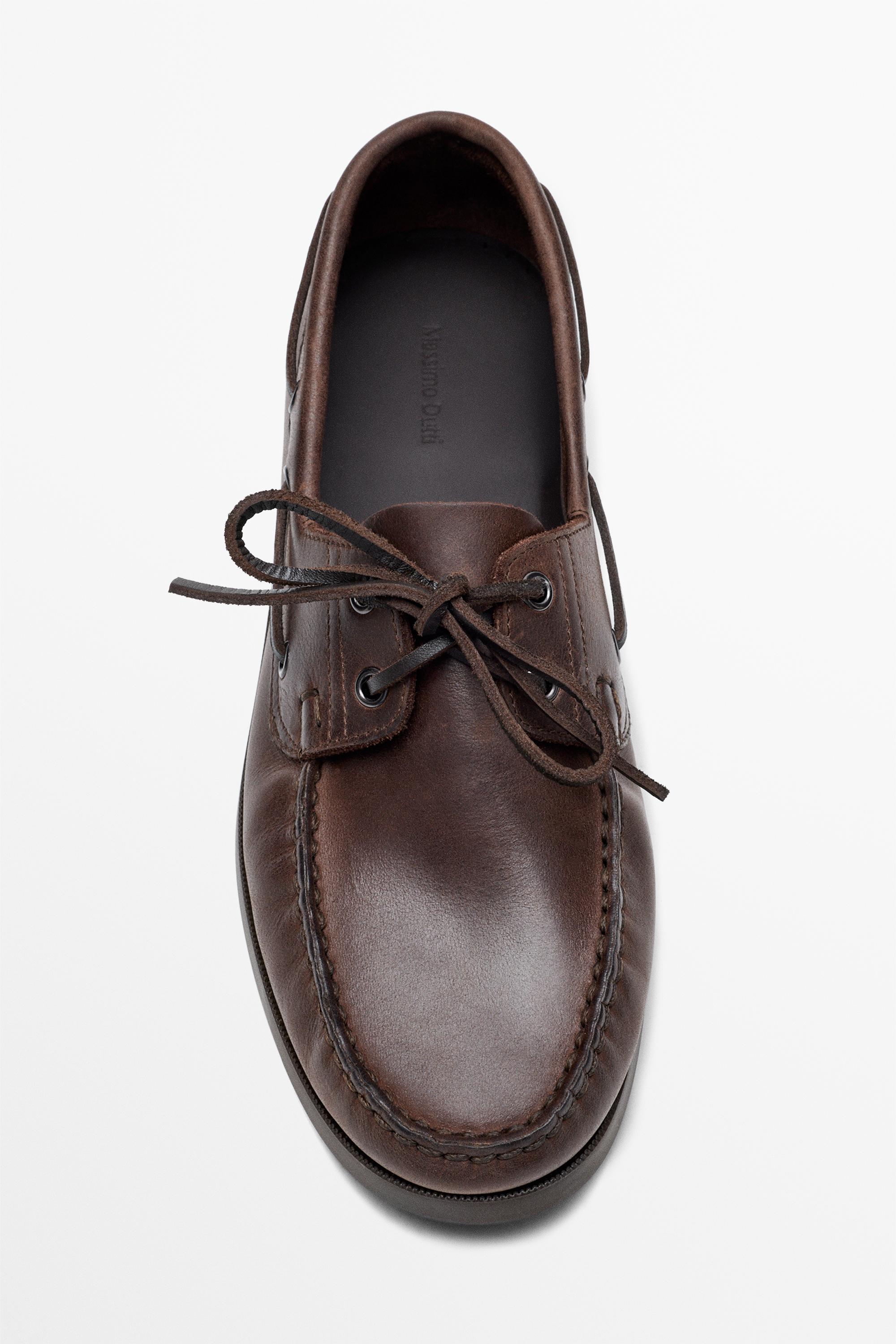 Oiled leather boat shoe — BROWN