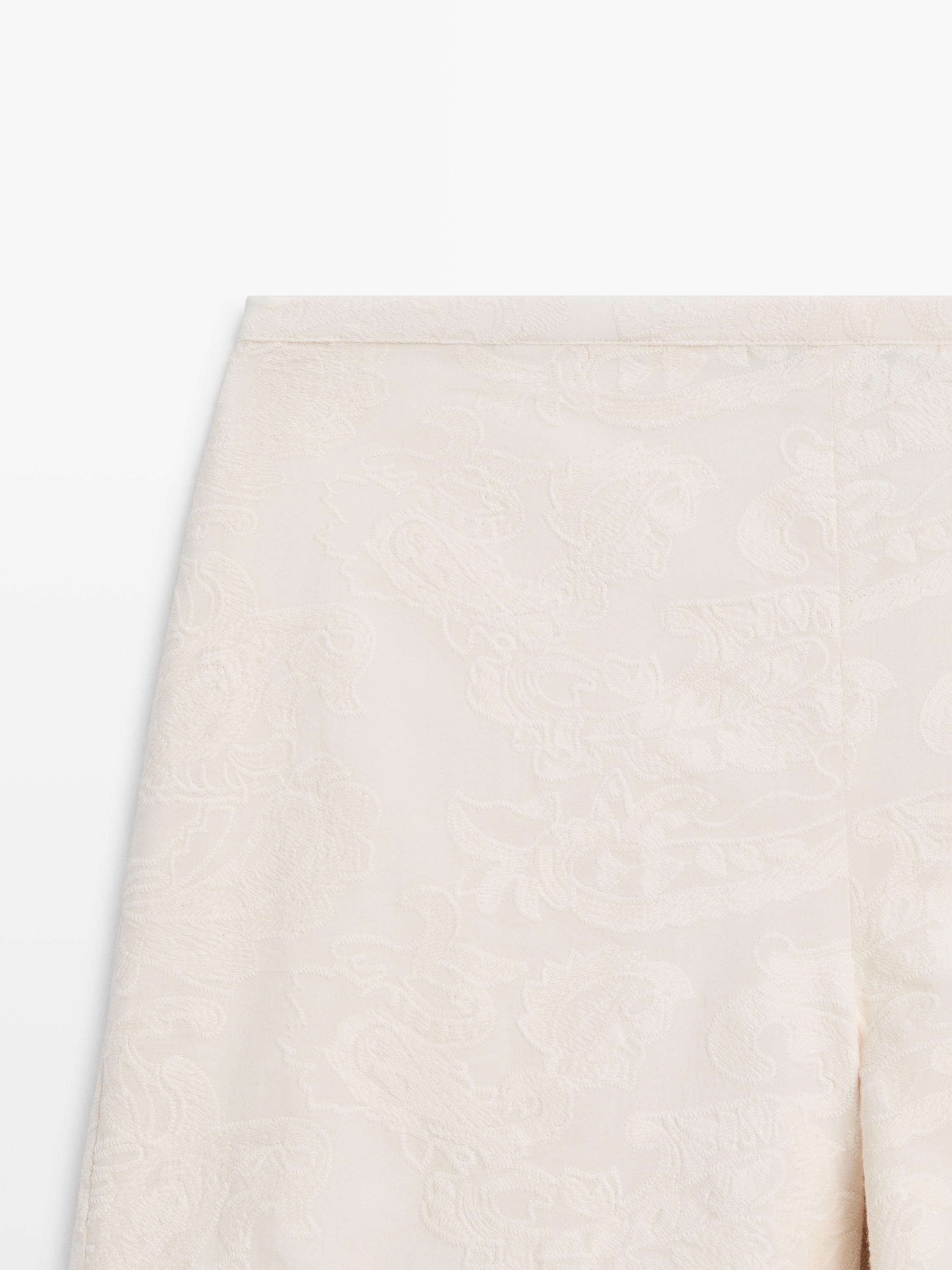 Shorts with fabric detail — Beige