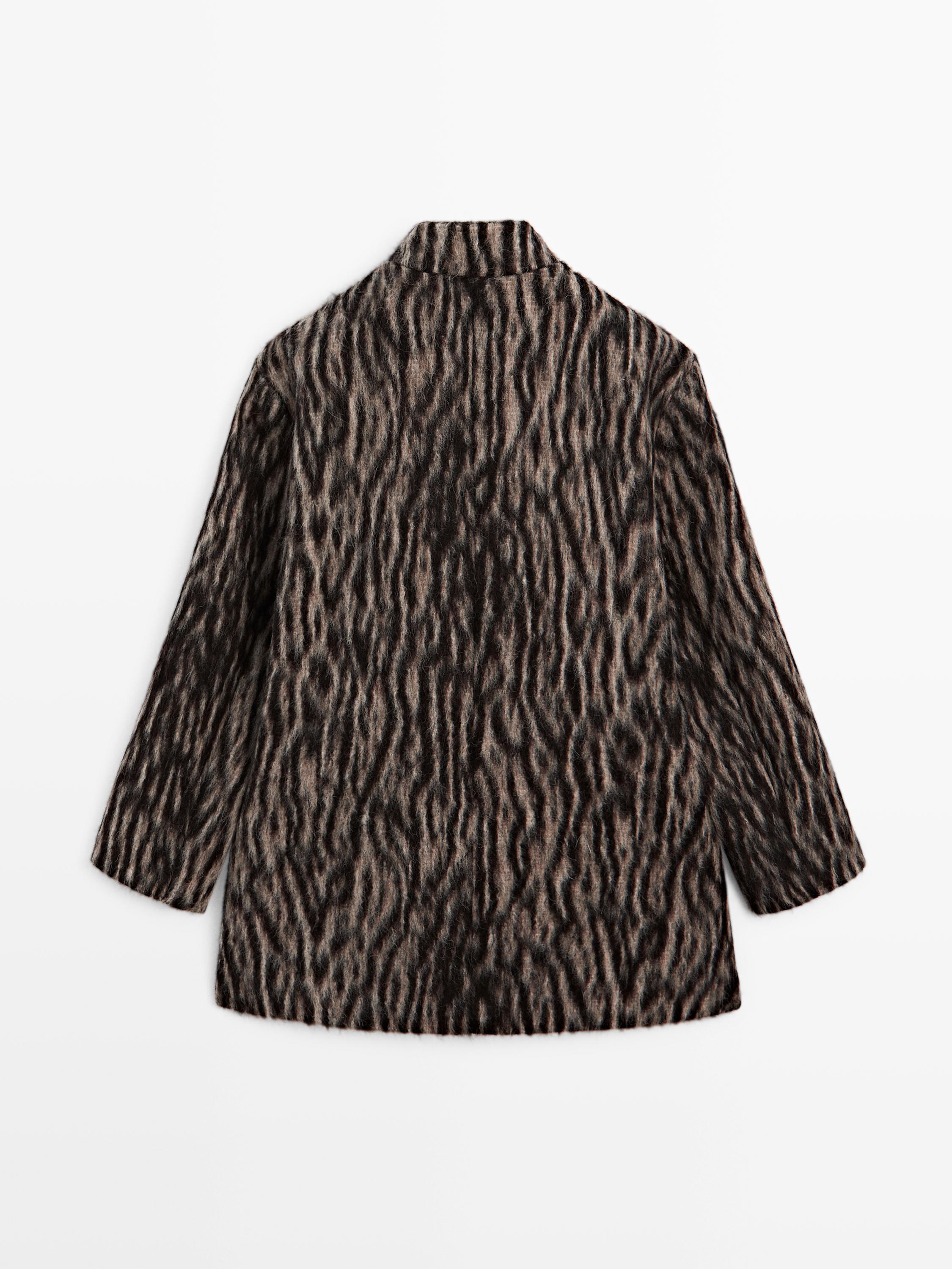 Abrigo animal print con lana