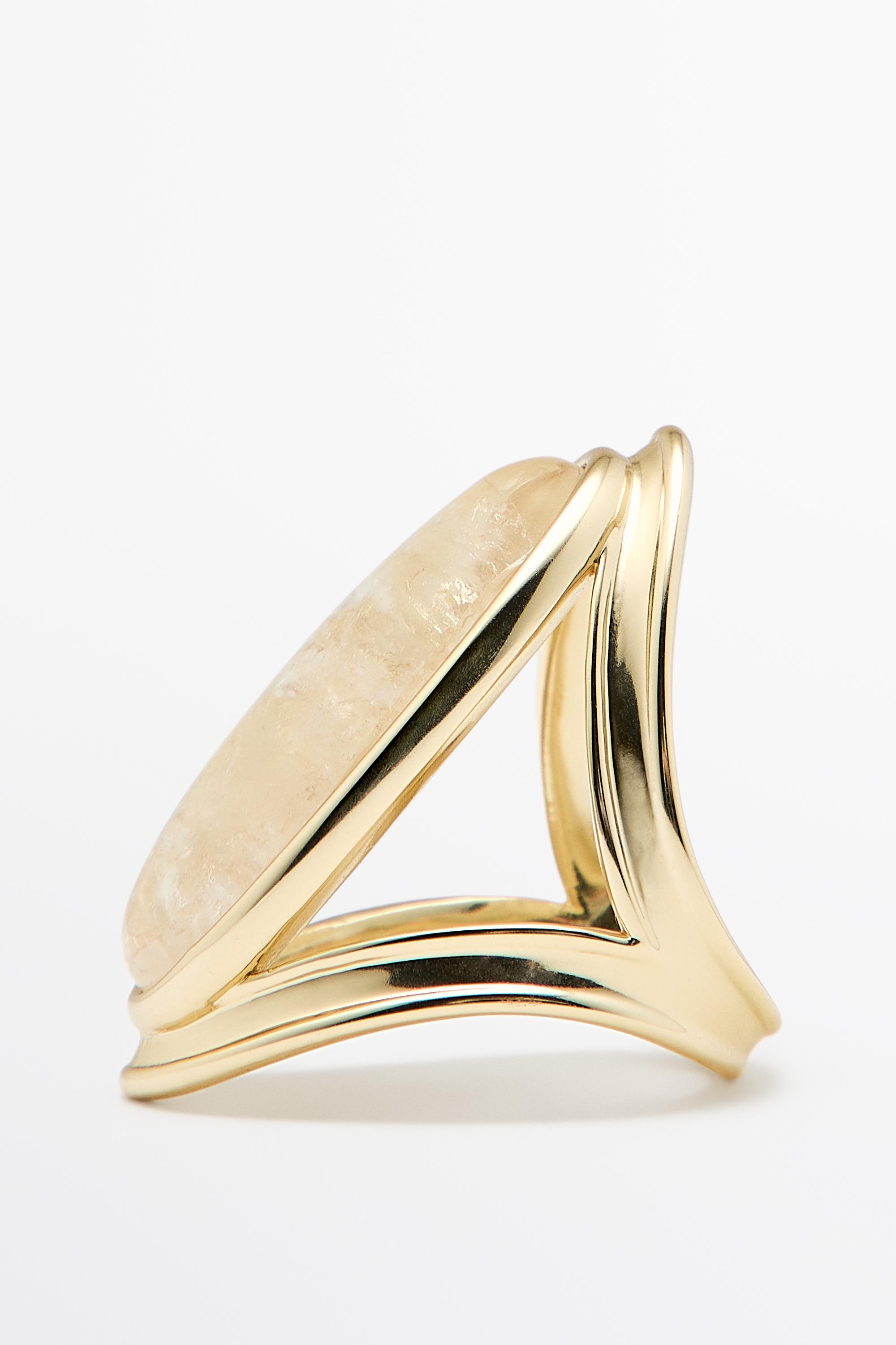 Oval Quartz Ring — GOLDEN