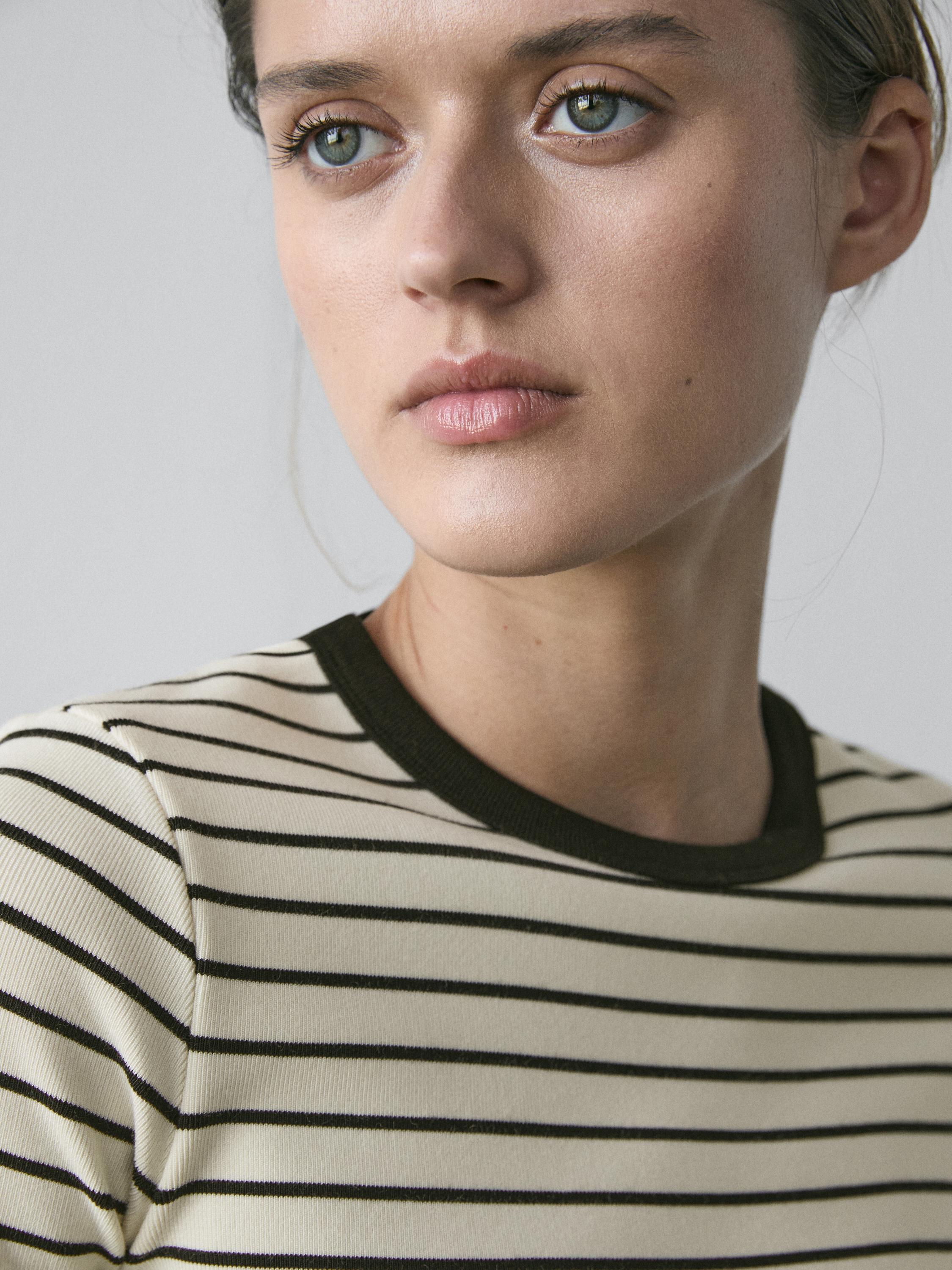 Short sleeve T-shirt with contrast stripes — Off white