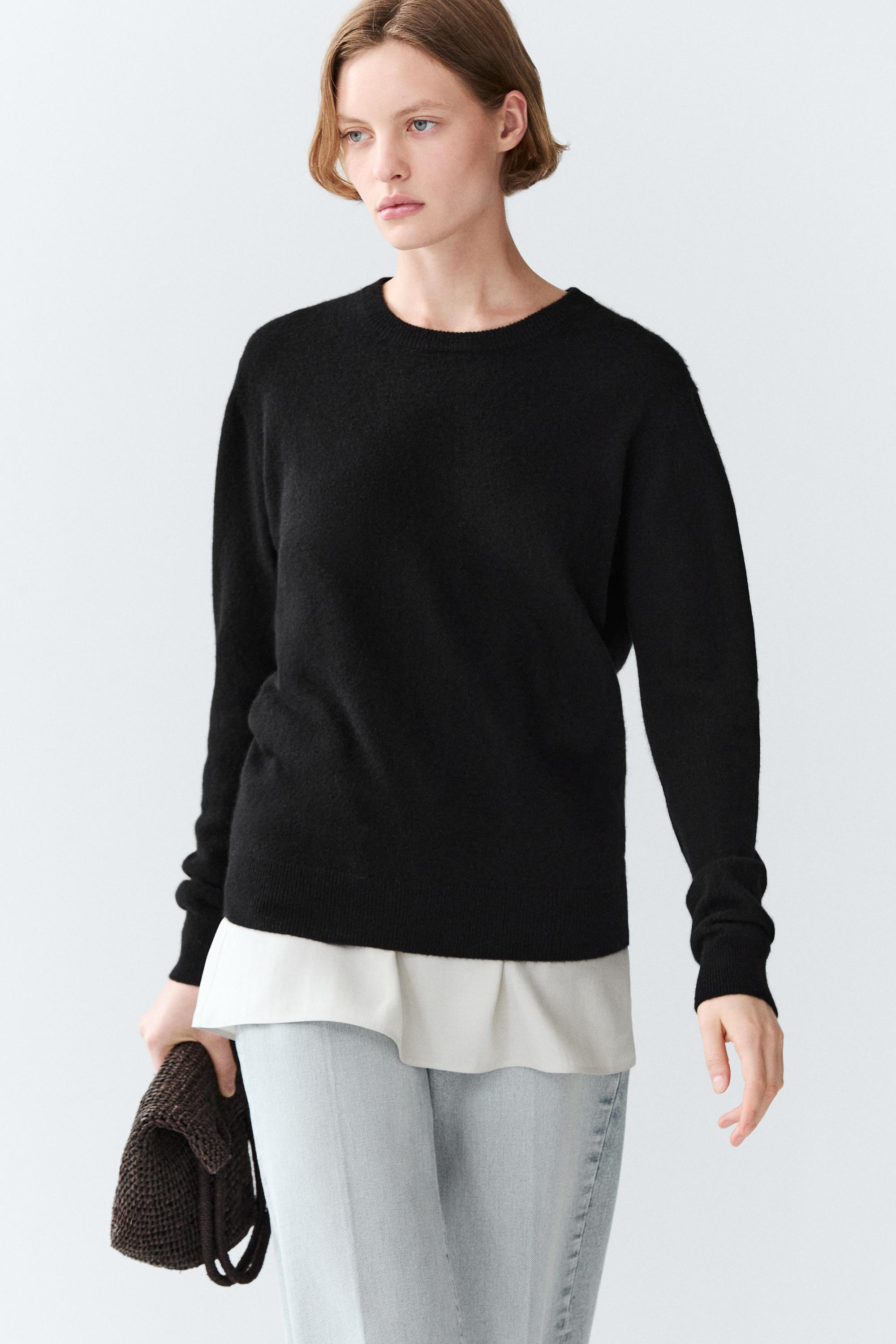 Cashmere knit sweater with a crew neck