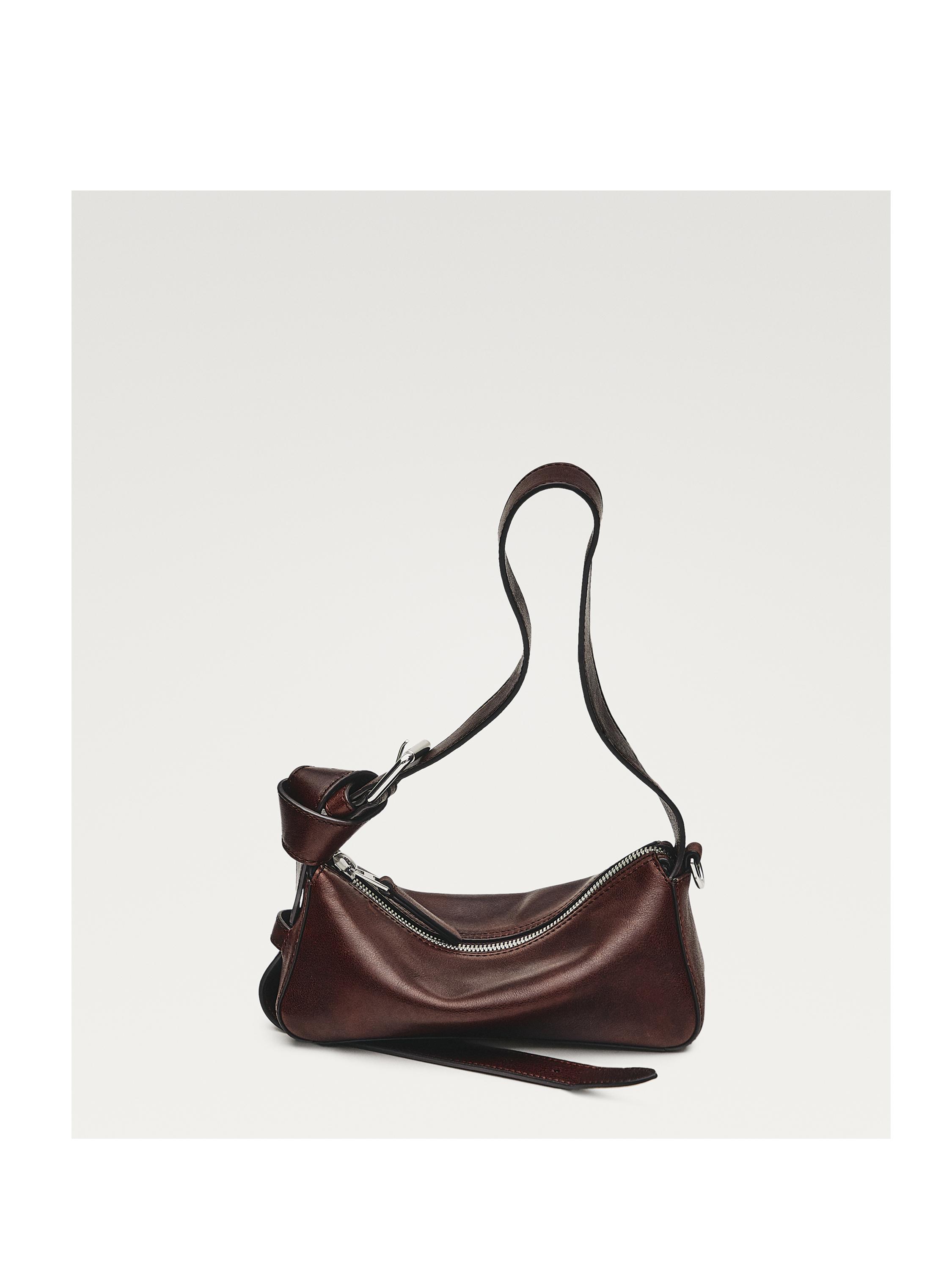 Kleine nappaleren tas met gesp