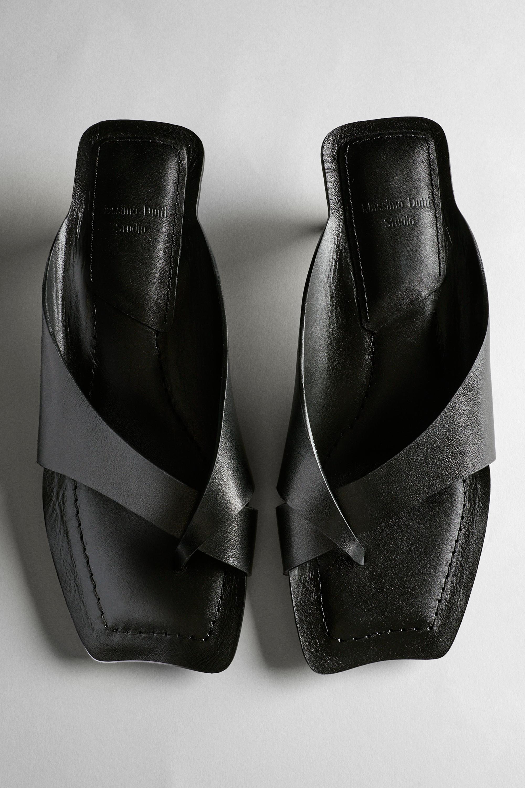 Leather heeled sandals - STUDIO — BLACK