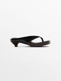 Mid-heel sandals with toe divider — BLACK
