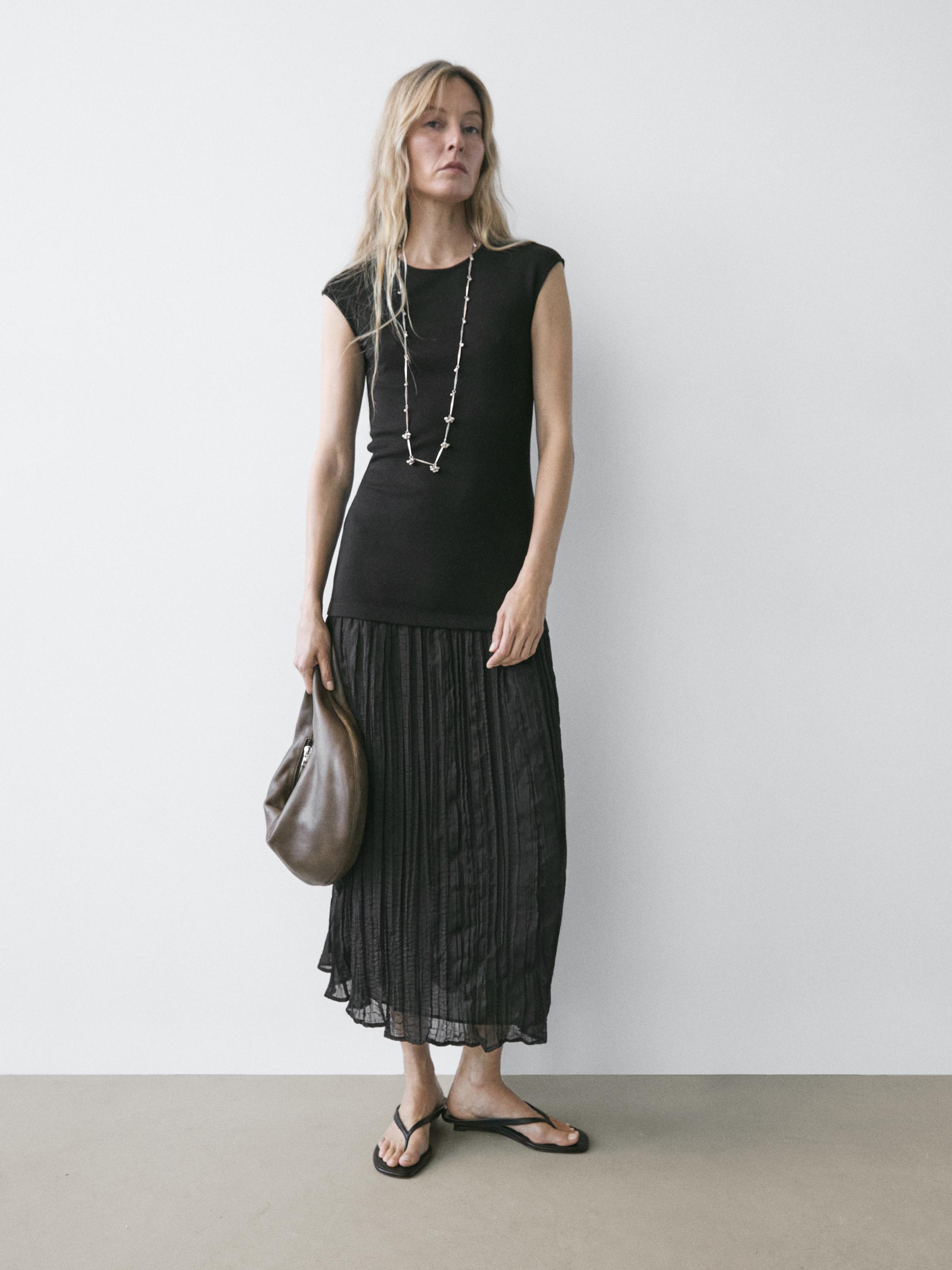 Long contrast pleated dress — BLACK