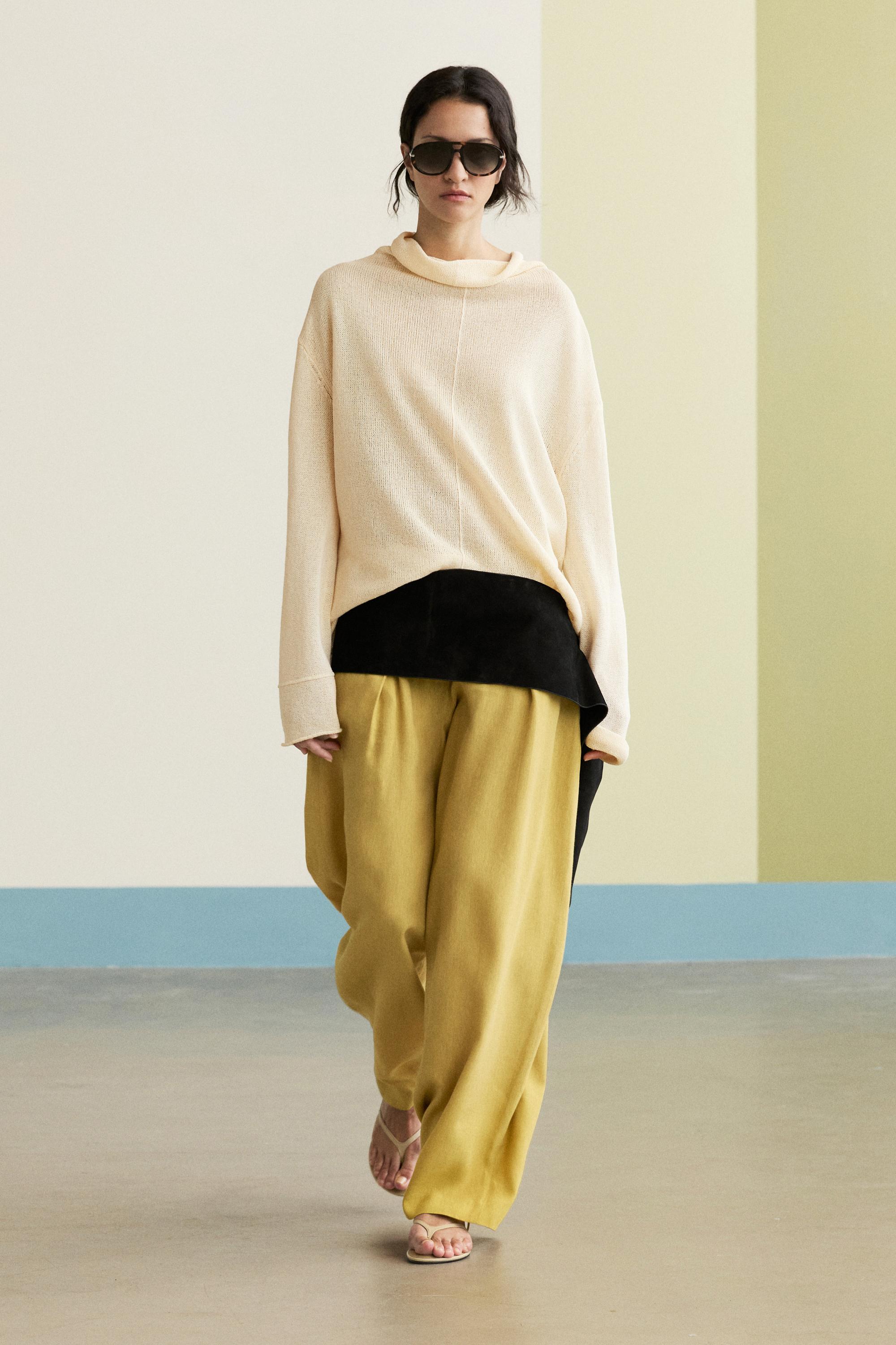 Wide-leg flowing linen blend pleated pants — MUSTARD YELLOW