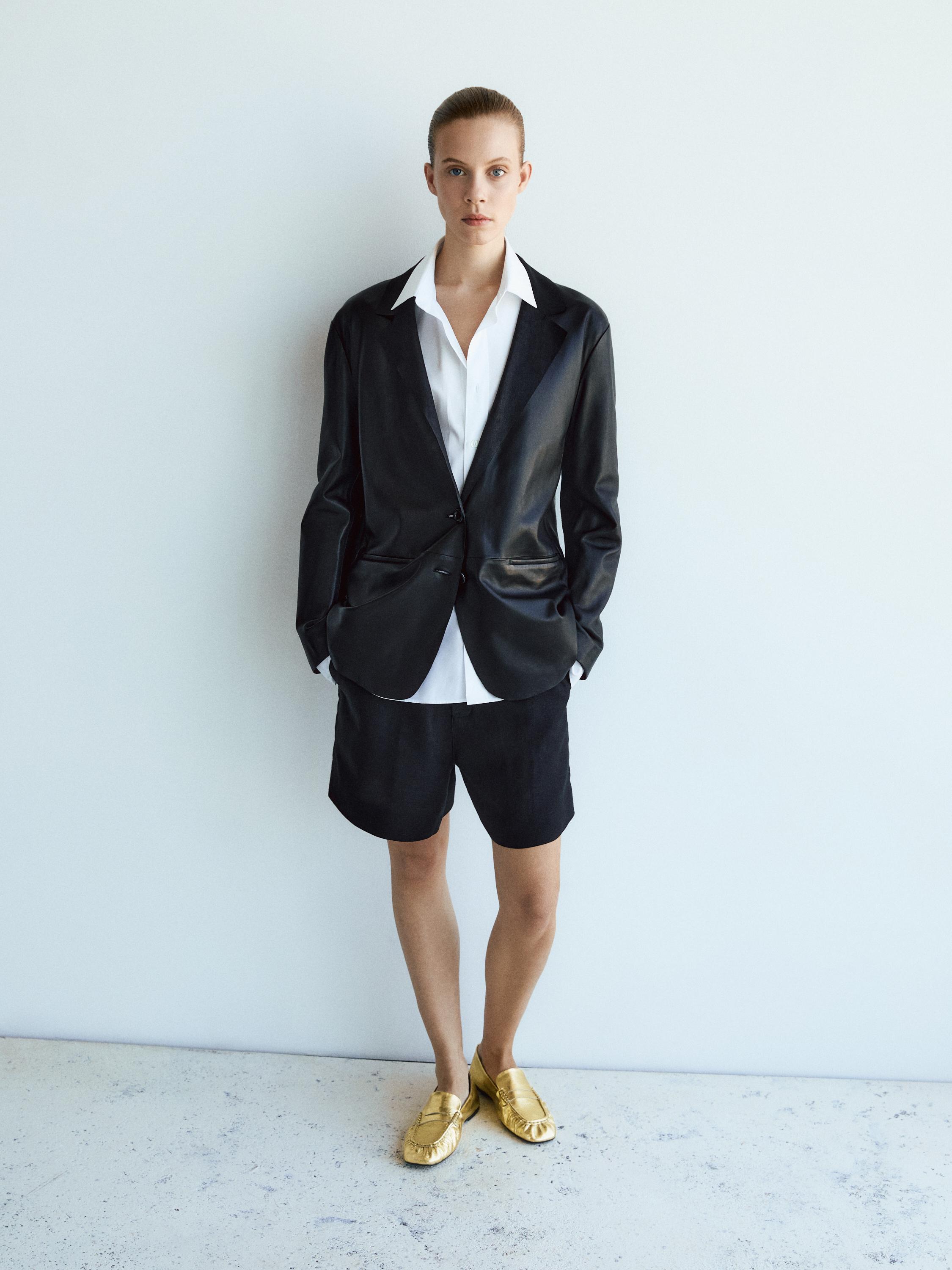 حذاء لوفر بشريط ذهبي