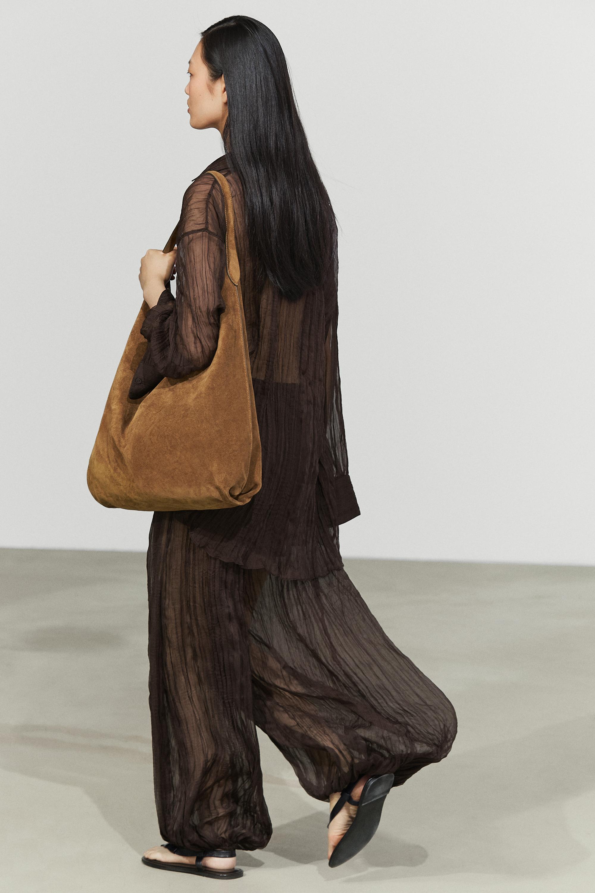 Total look pleated shirt — BROWN