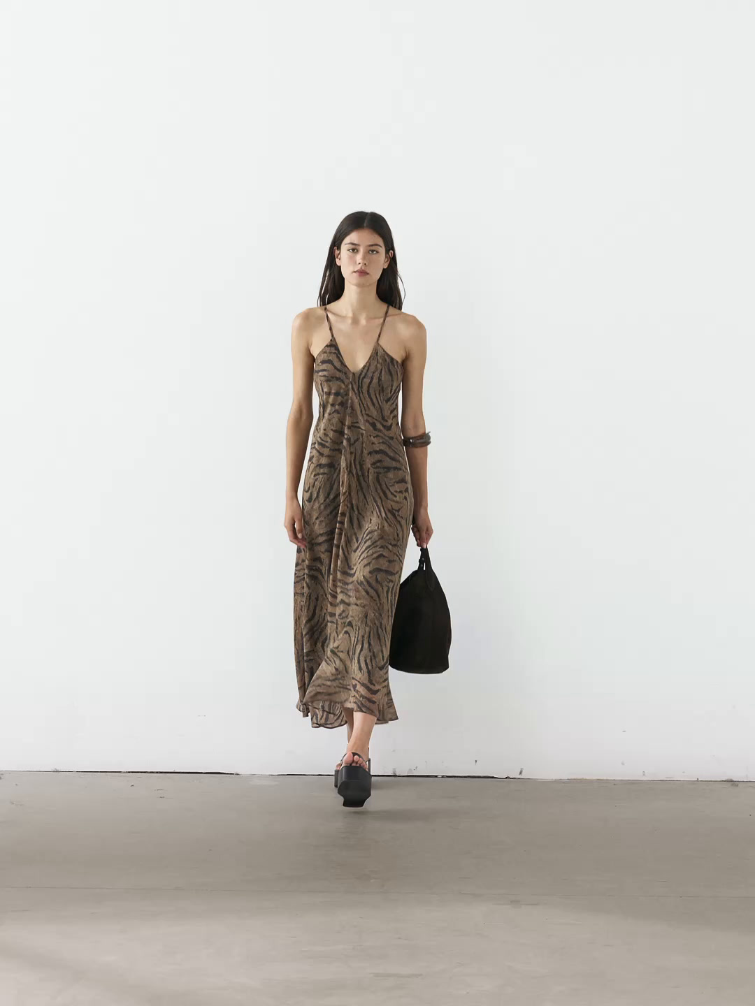Vestito lungo con stampa animalier in misto ramiè