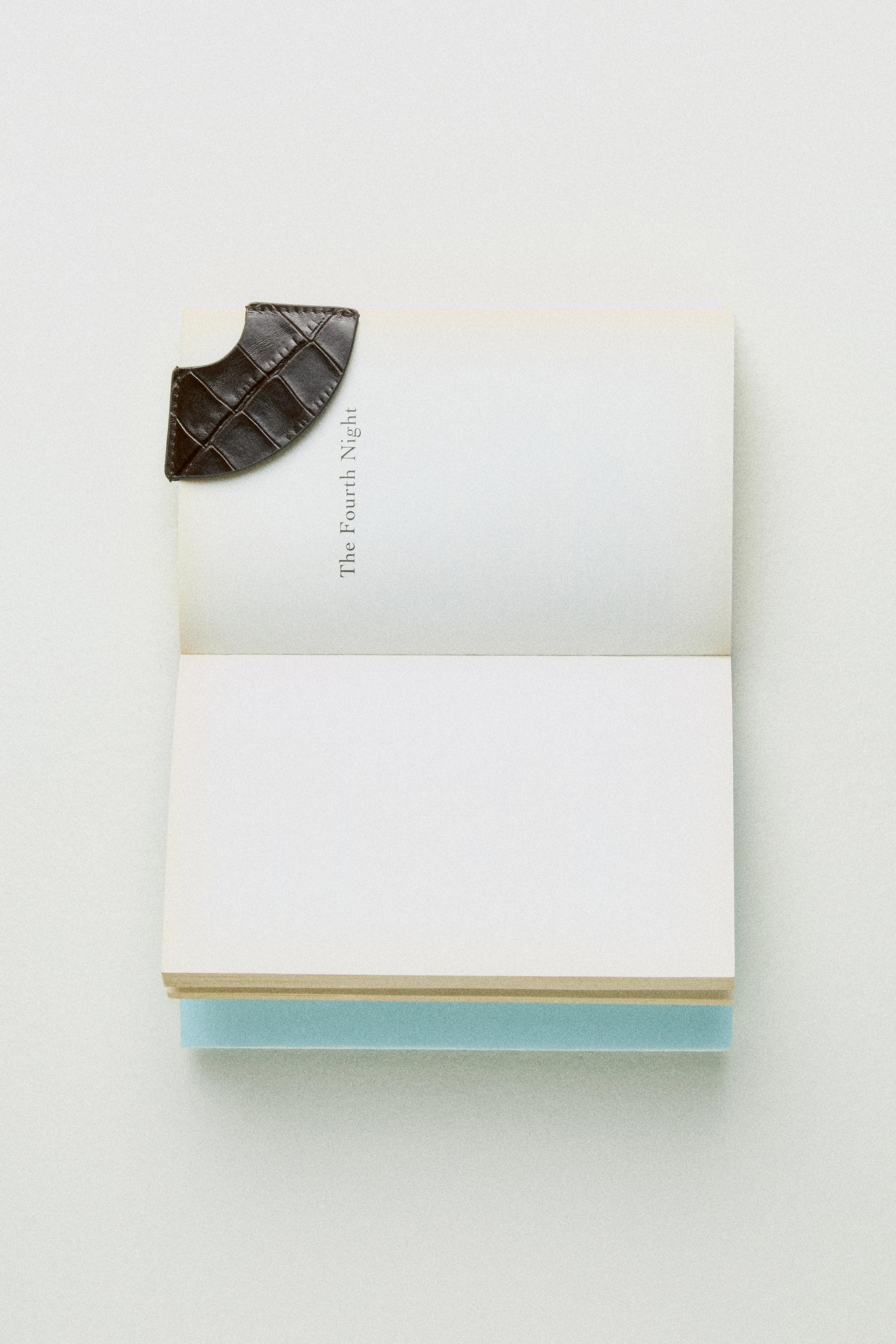 Textured leather bookmark — Chocolate