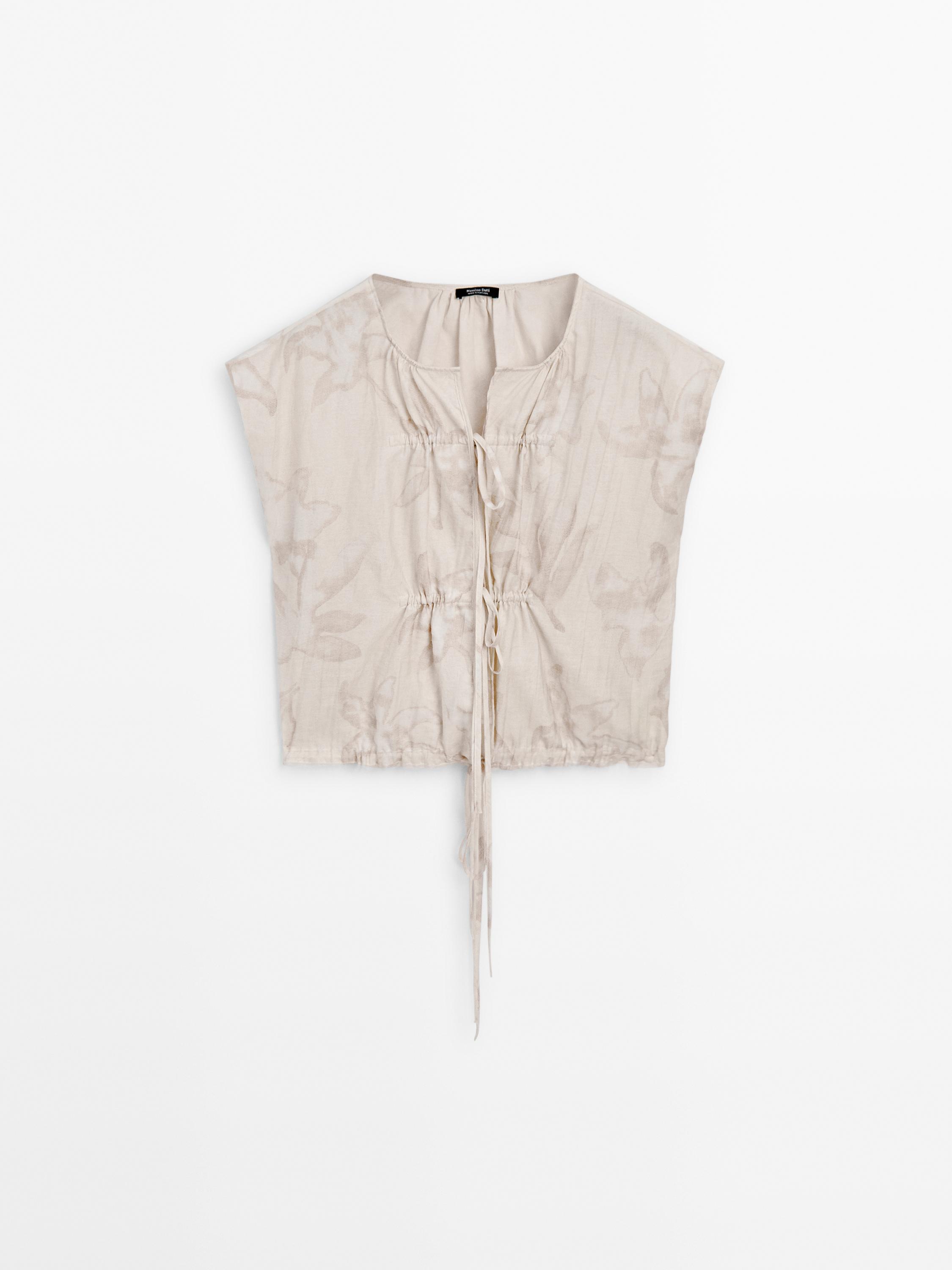 Gathered top with tie fastening