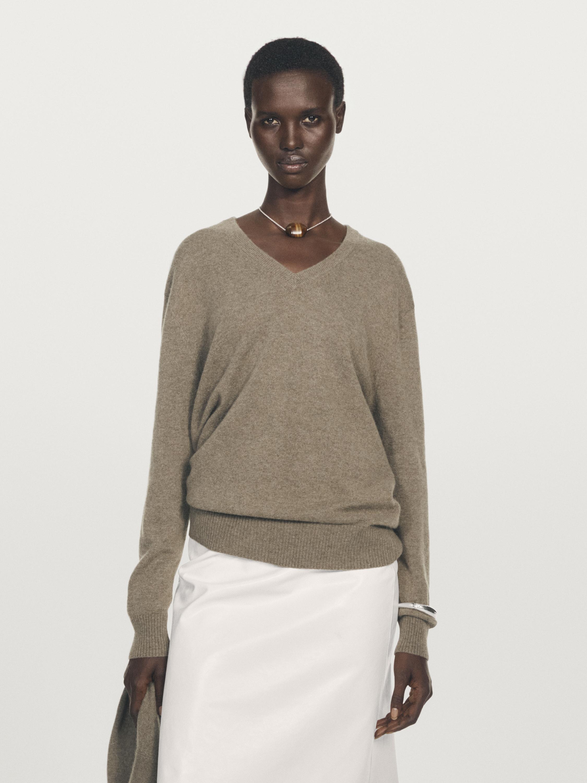 Knit 100% cashmere V-neck sweater