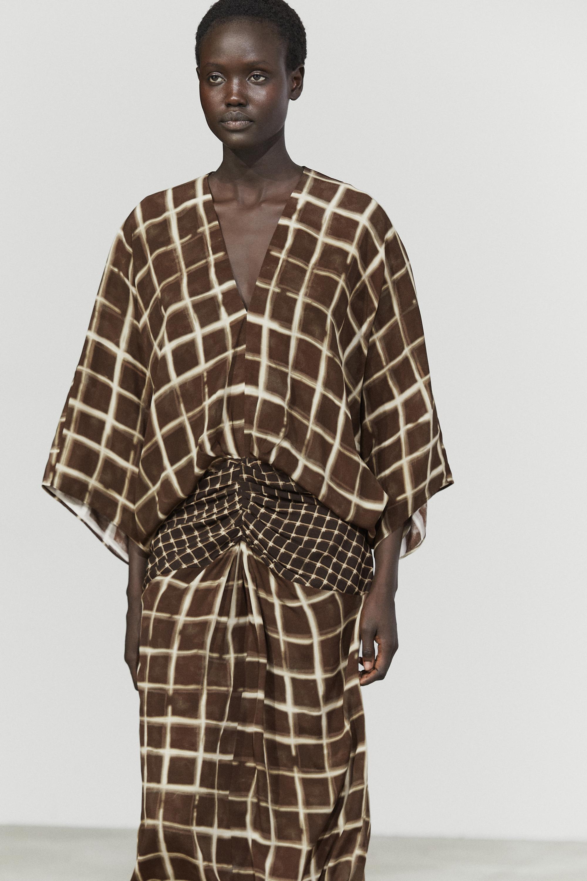 Robe fluide avec détail ceinture imprimée