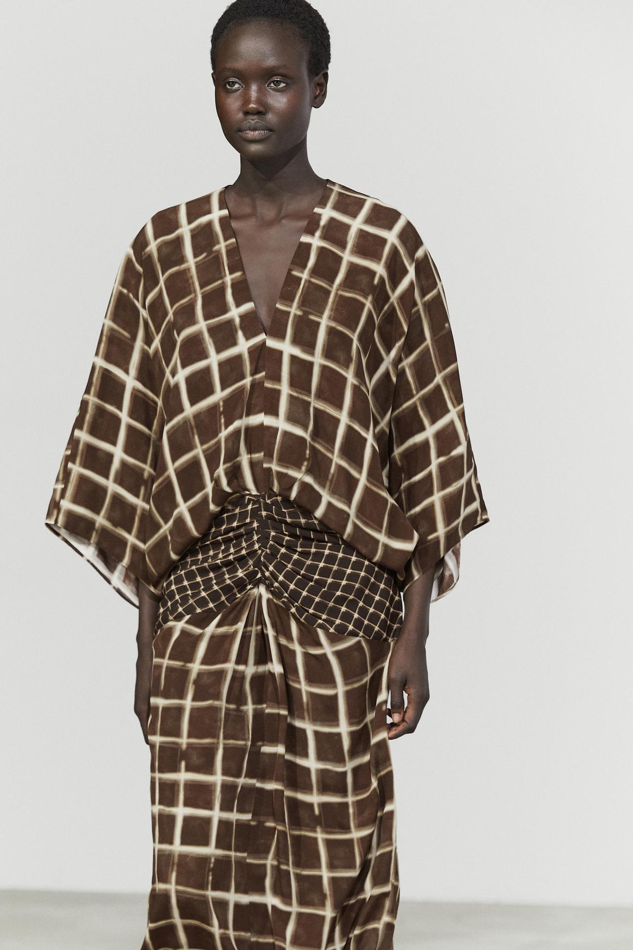Flowy dress with printed sash detail — Chocolate