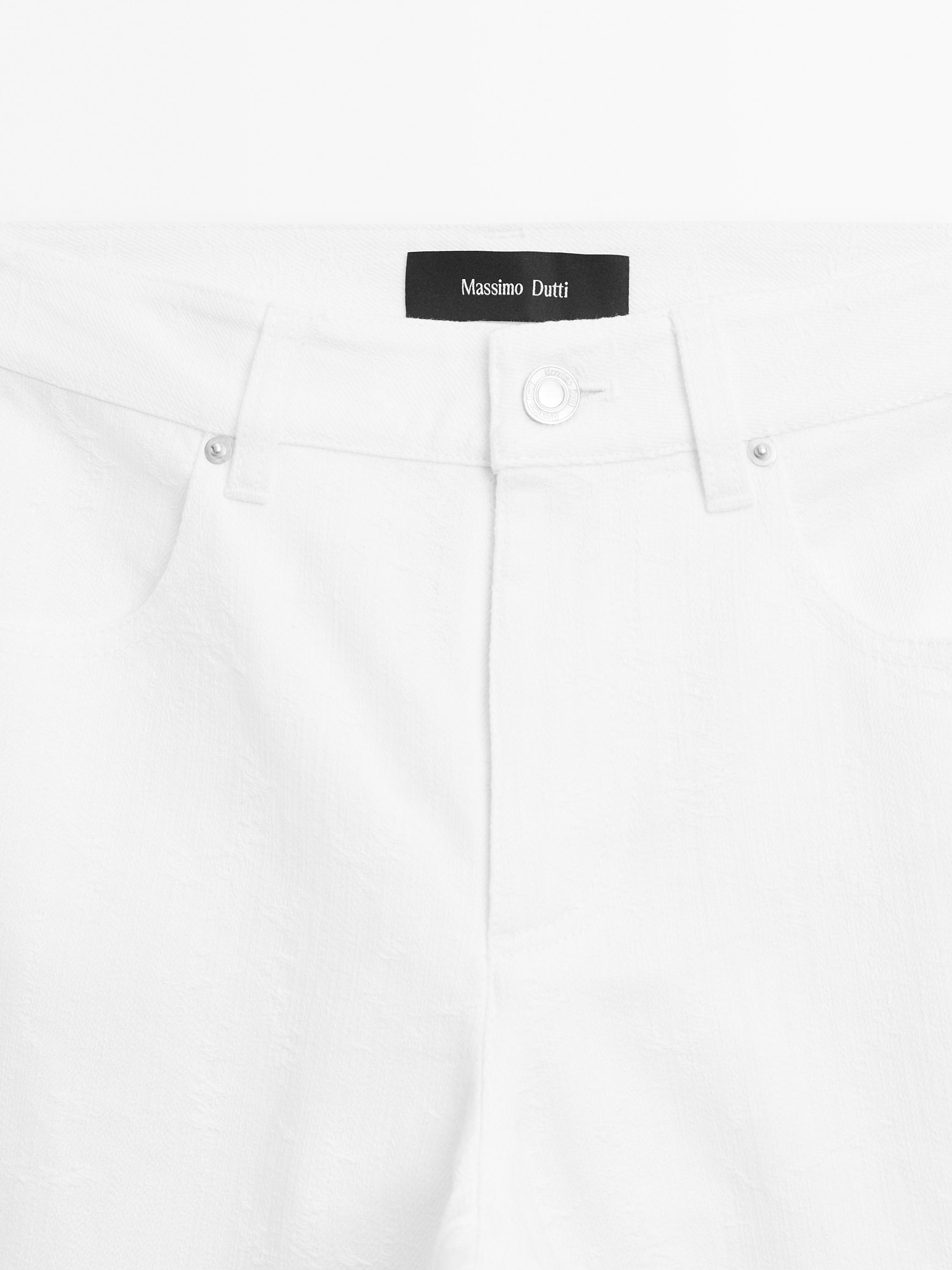 Teksturisane pantalone u stilu farmerki širokih nogavica