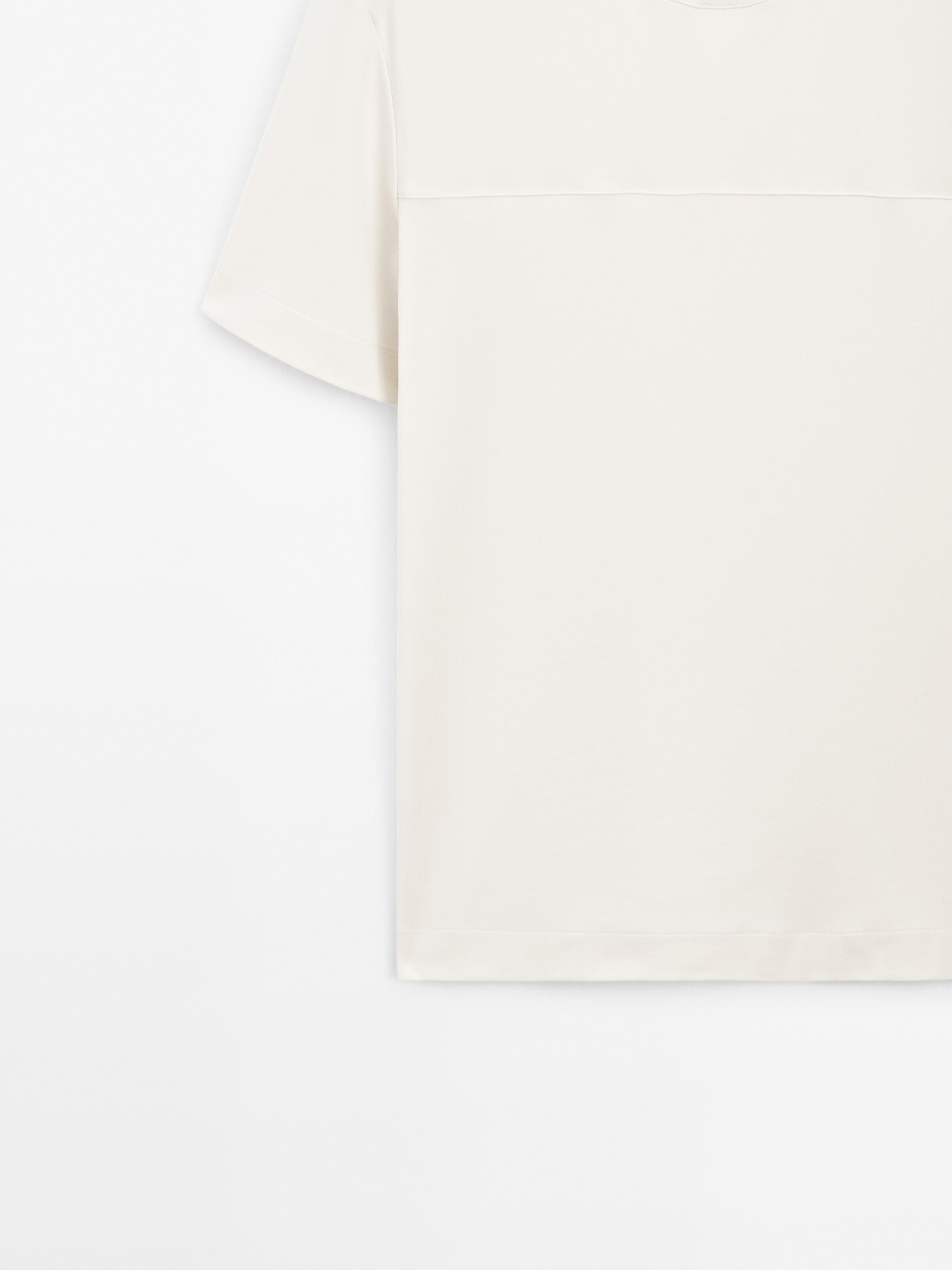 100% cotton T-shirt with seam detail