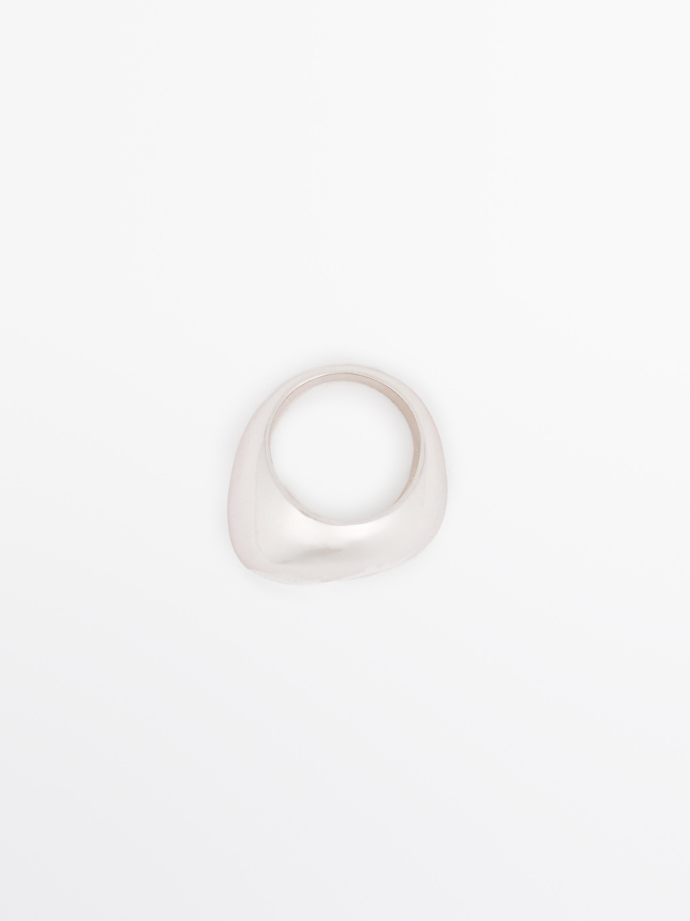 Irregular thick ring