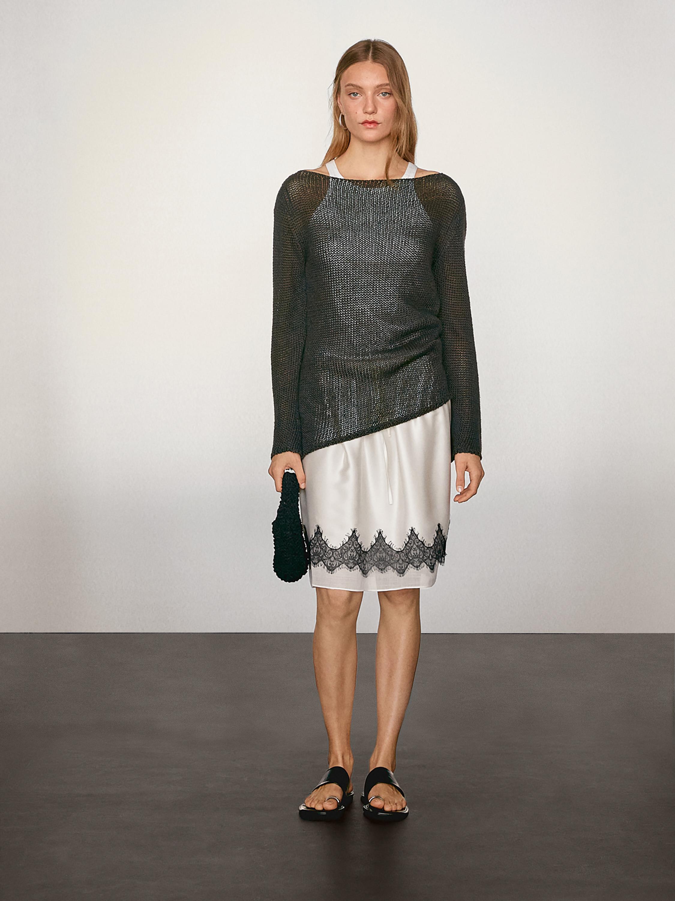 Contrast lace-trimmed skirt