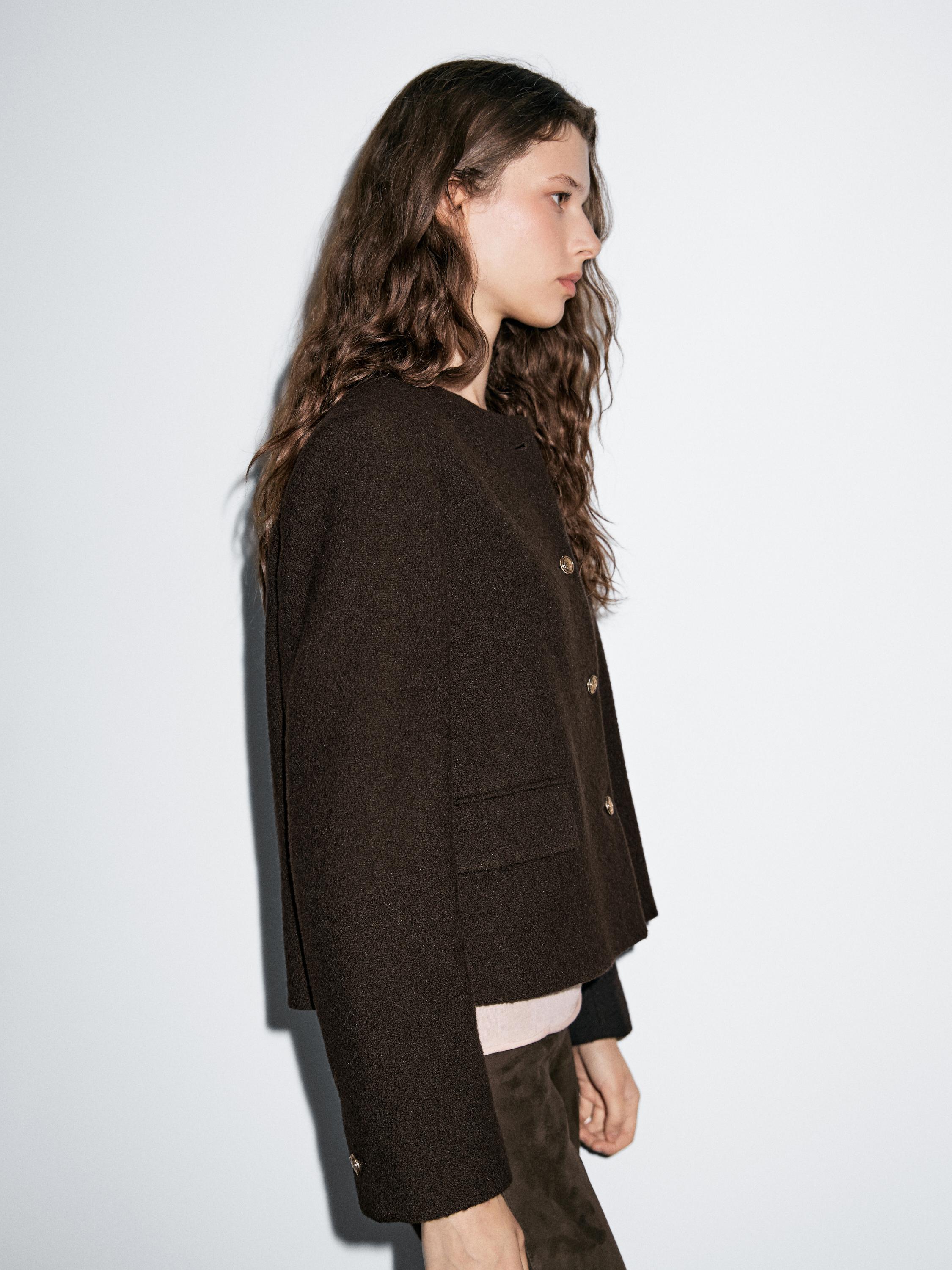 Chaqueta corta detalle botones