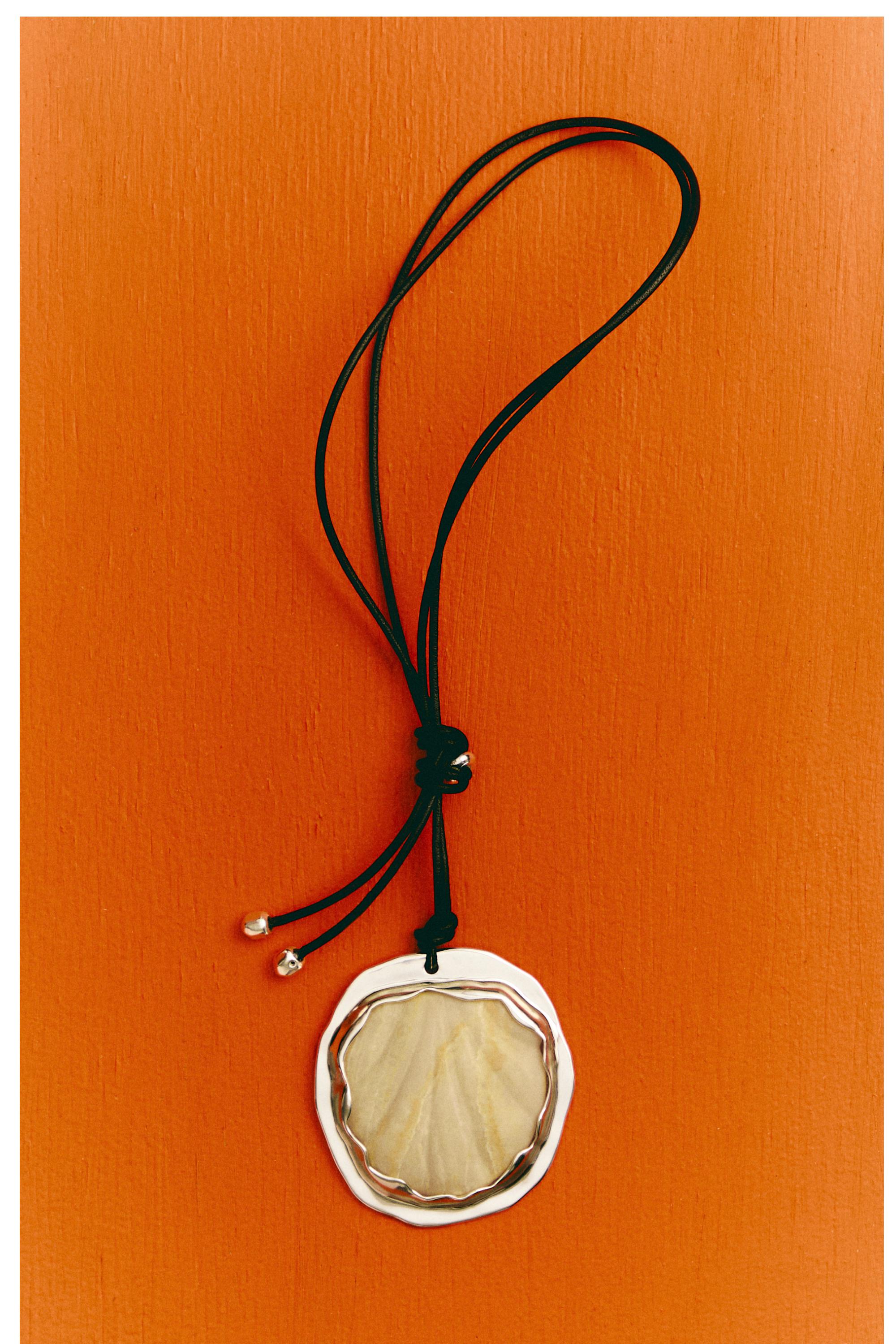 Shell and stone pendant necklace — SILVER