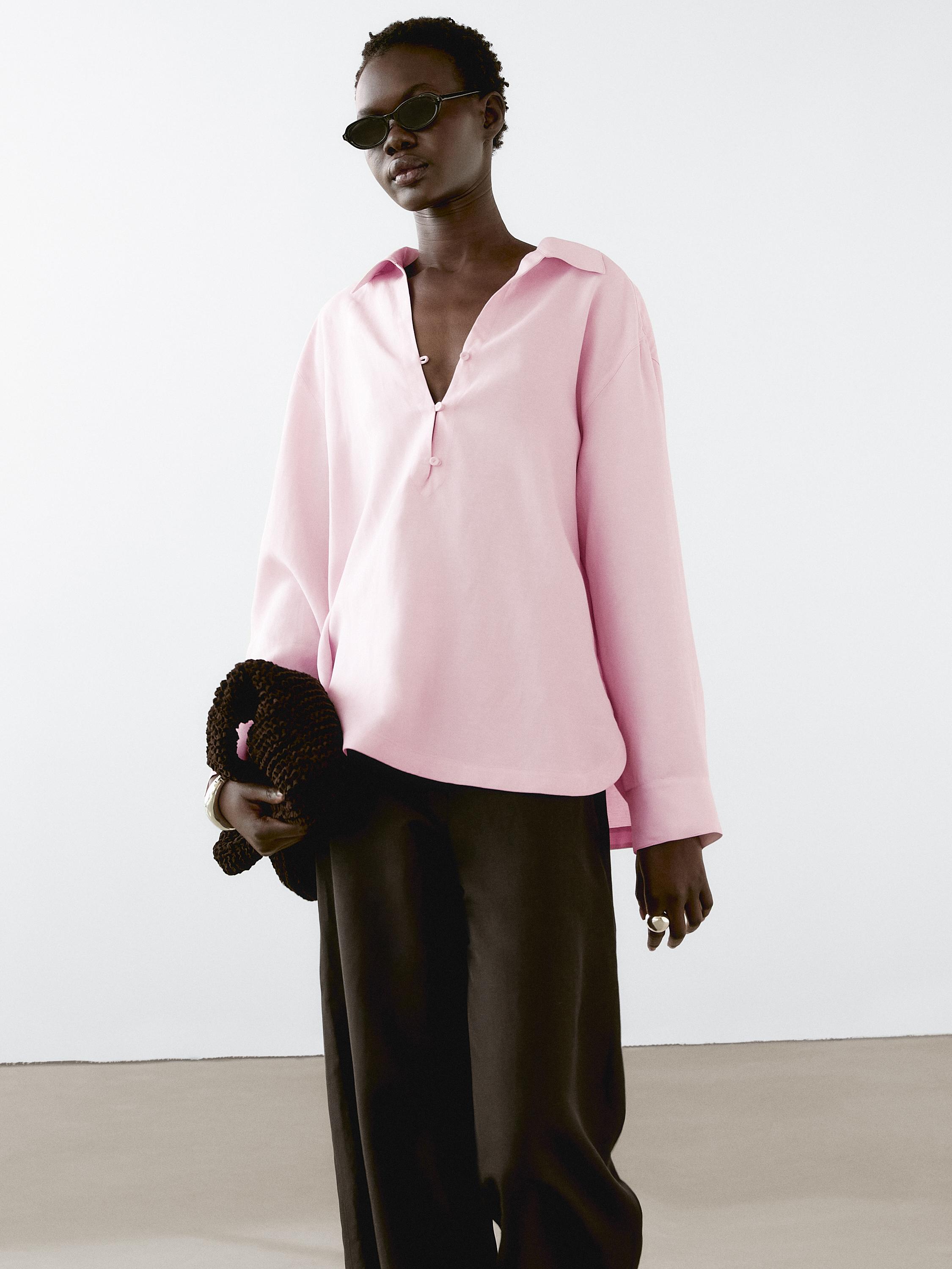 亞麻混紡長褲；彈性腰身。