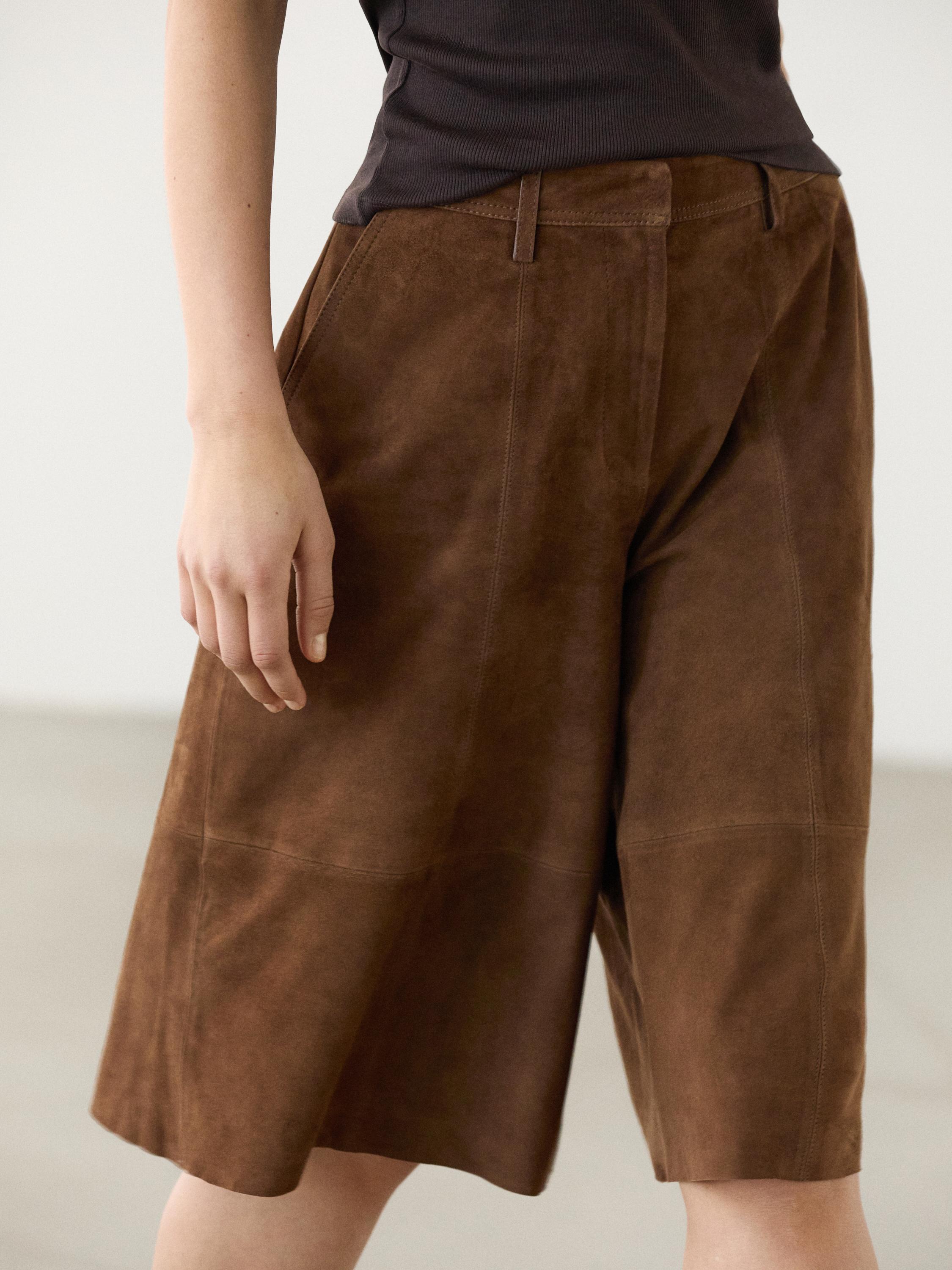 Long suede leather Bermuda shorts — BROWN