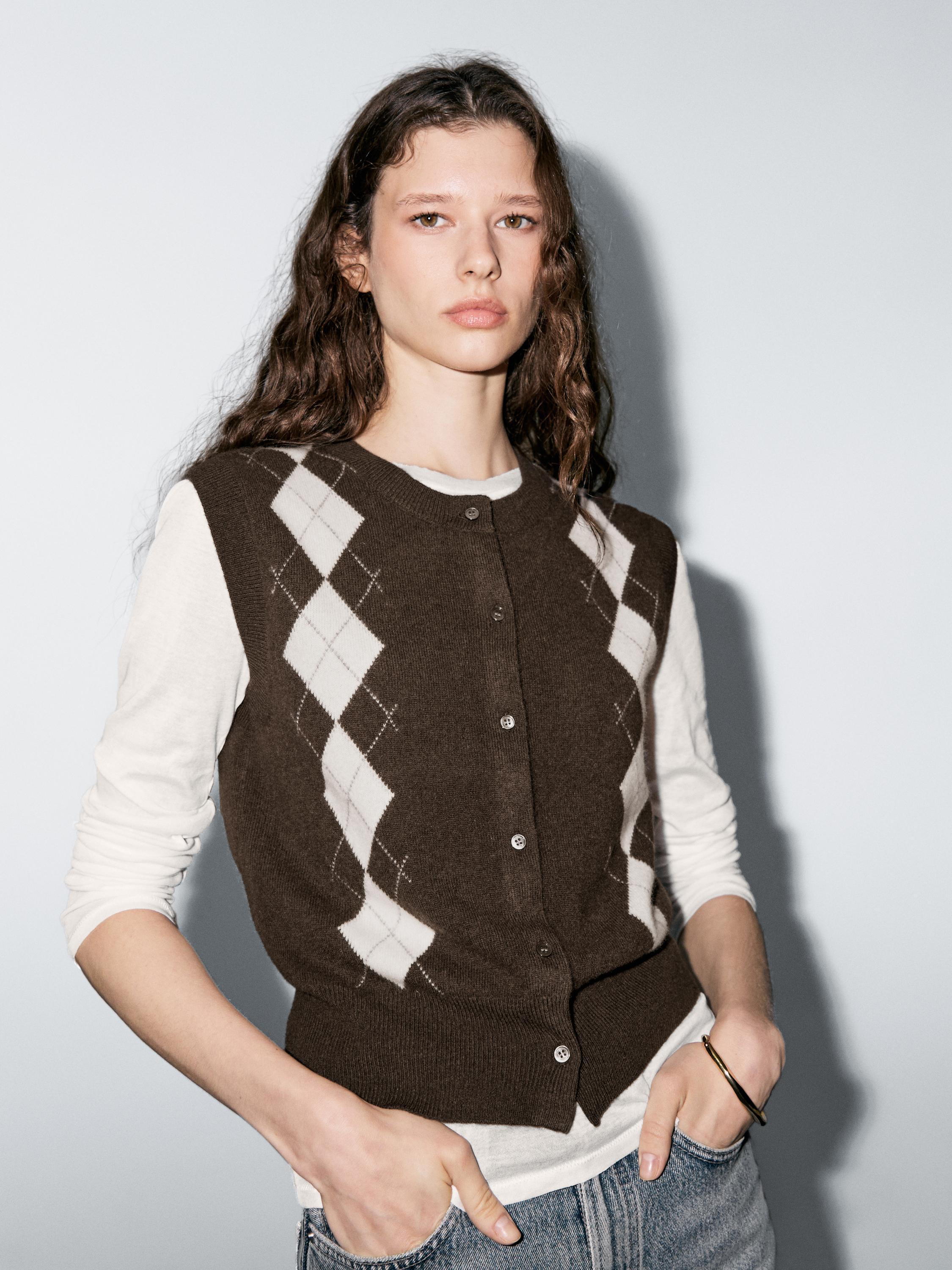 Knit cardigan with diamond detail