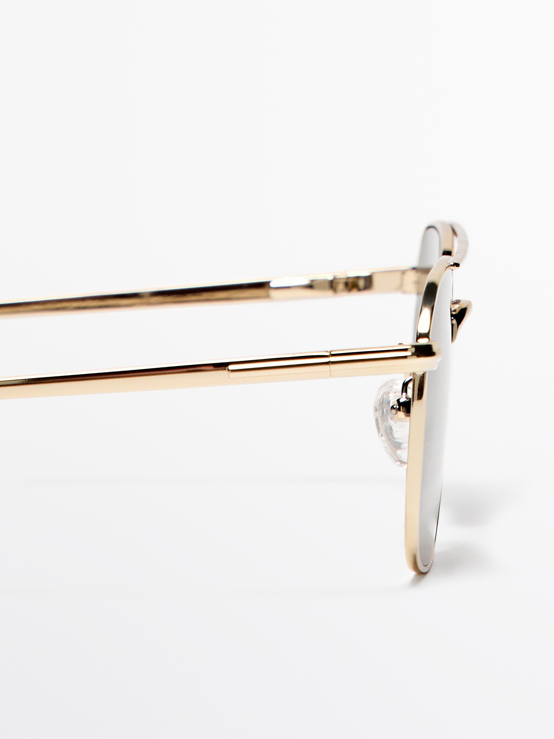 Metallic aviator sunglasses