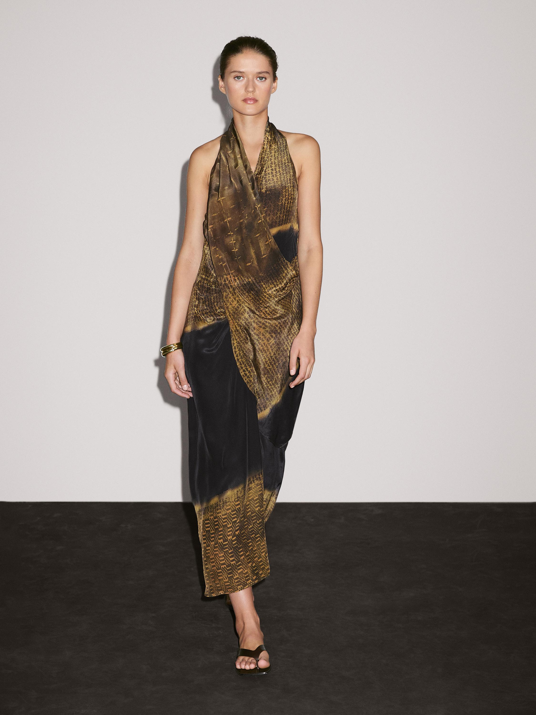 Vestido midi estampado com decote halter · Azul Escuro · Gorros E Chapéus Massimo Dutti