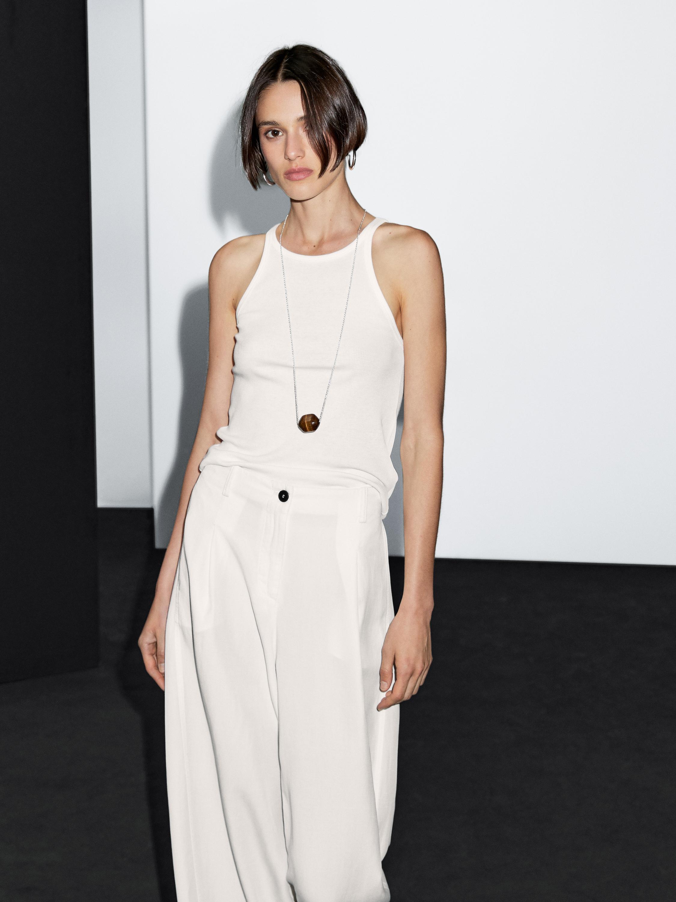 Flowing barrel fit trousers with seam detail