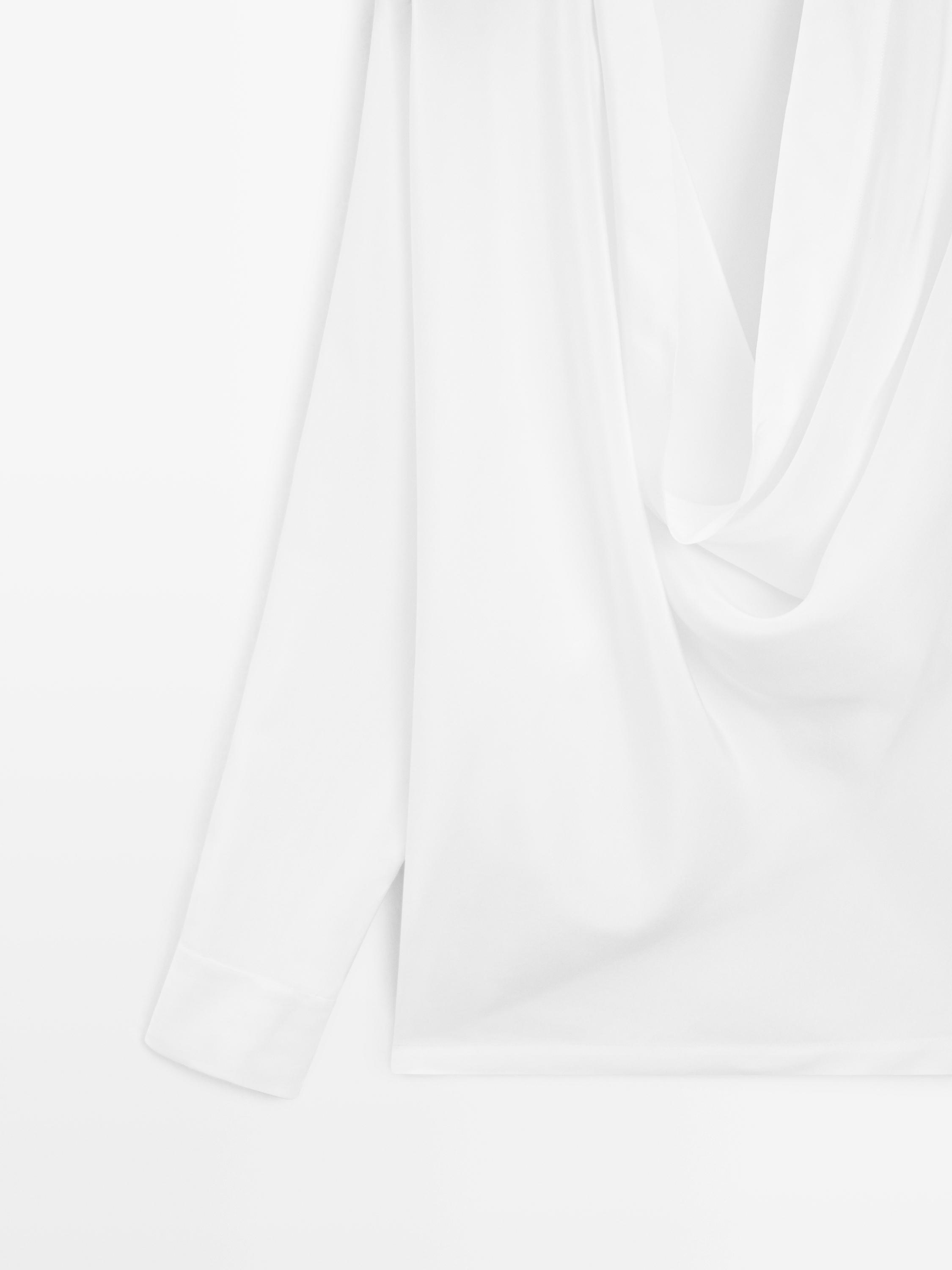 Drapeli yaka detaylı dökümlü gömlek