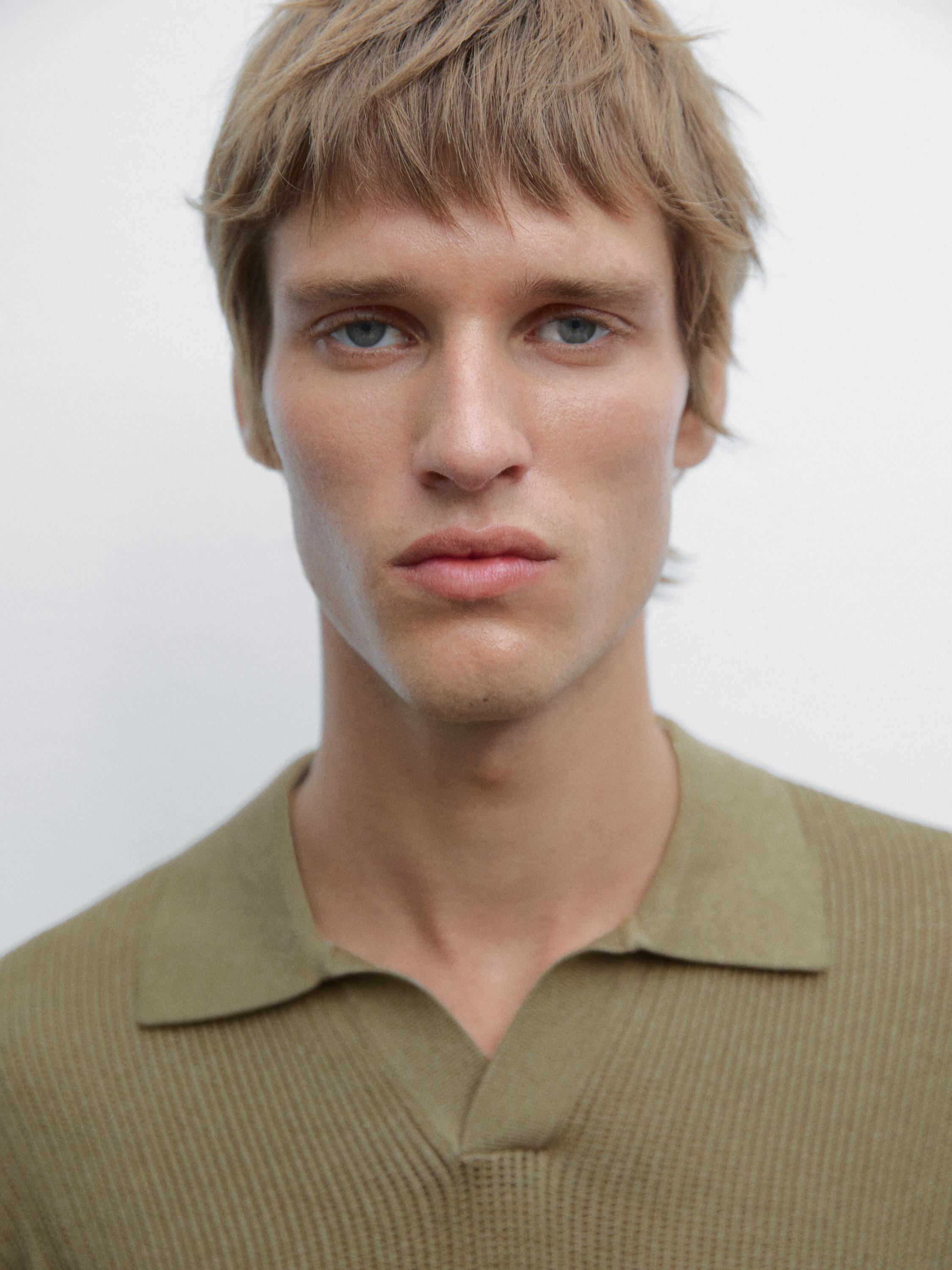 Cutwork V-neck polo shirt