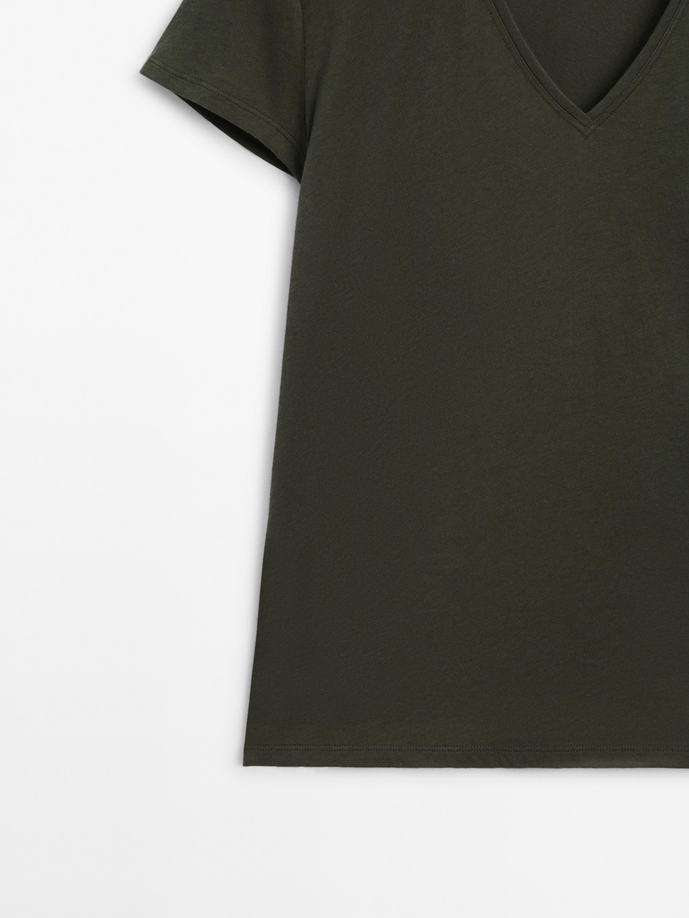 Camiseta algodón cuello pico