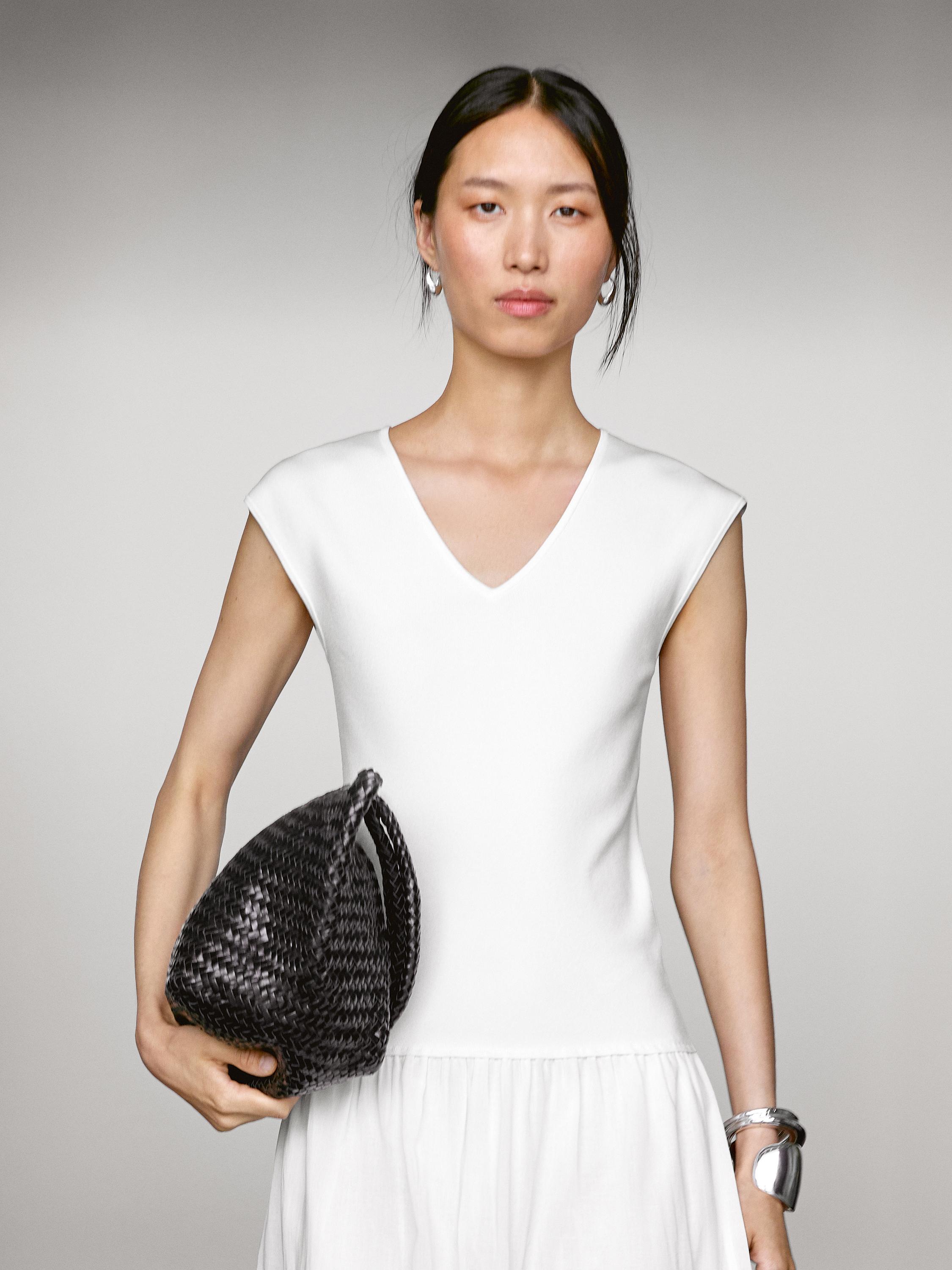 Robe longue contrastante à encolure en V