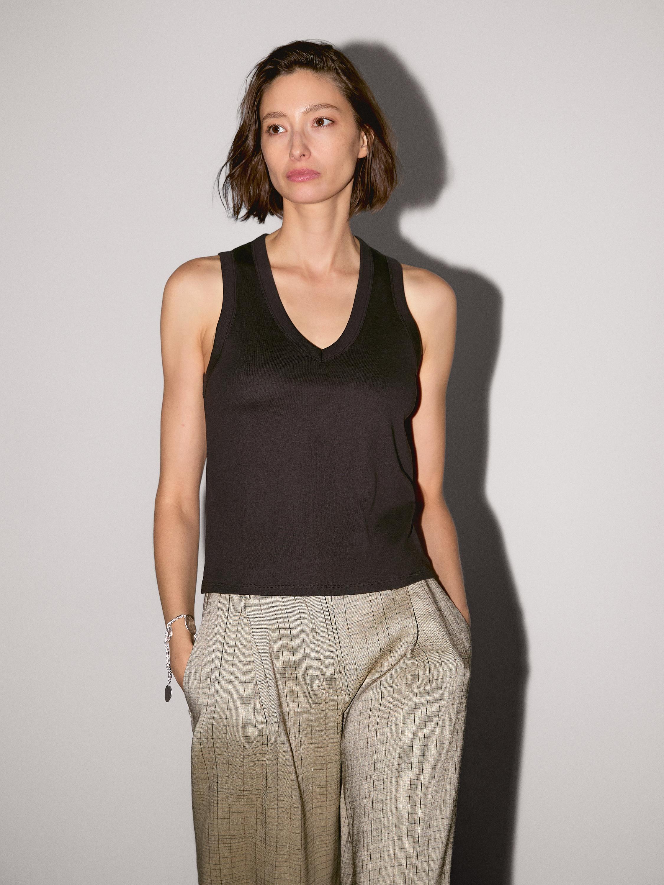 머서라이즈 코튼 브이넥 티셔츠