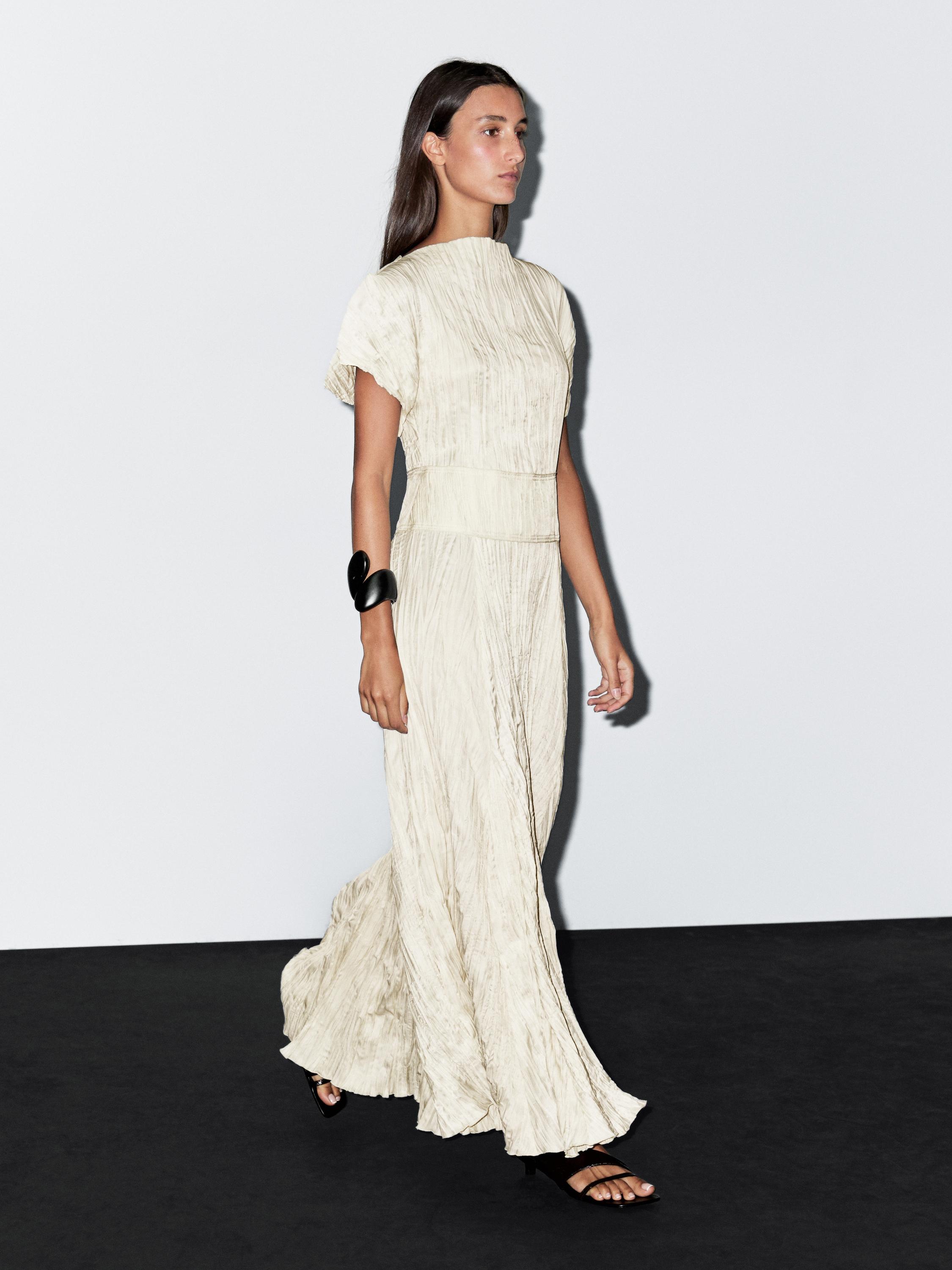Long dress with godets and pleated detail