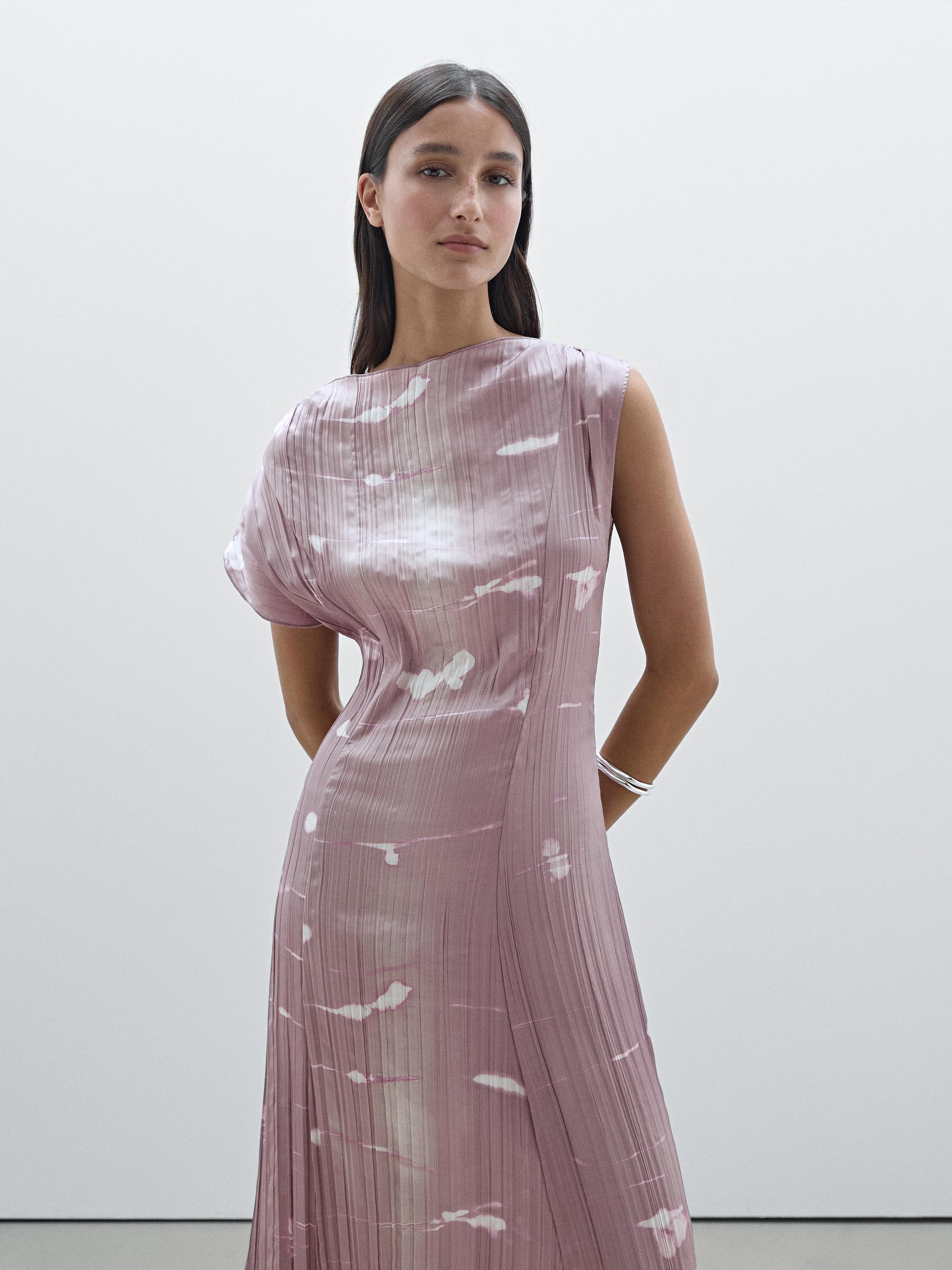 Long pleated dress in printed fabric