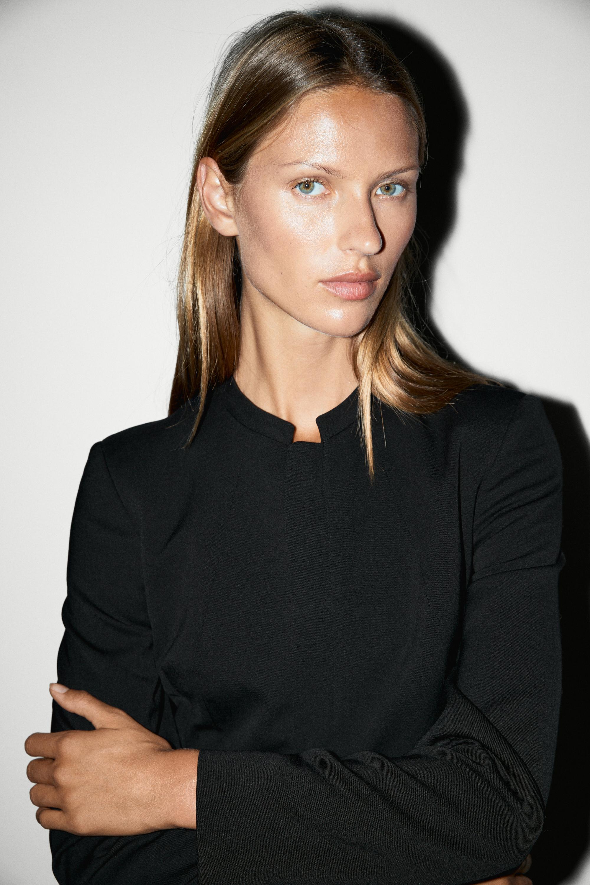 Round neck blazer with dart details — BLACK