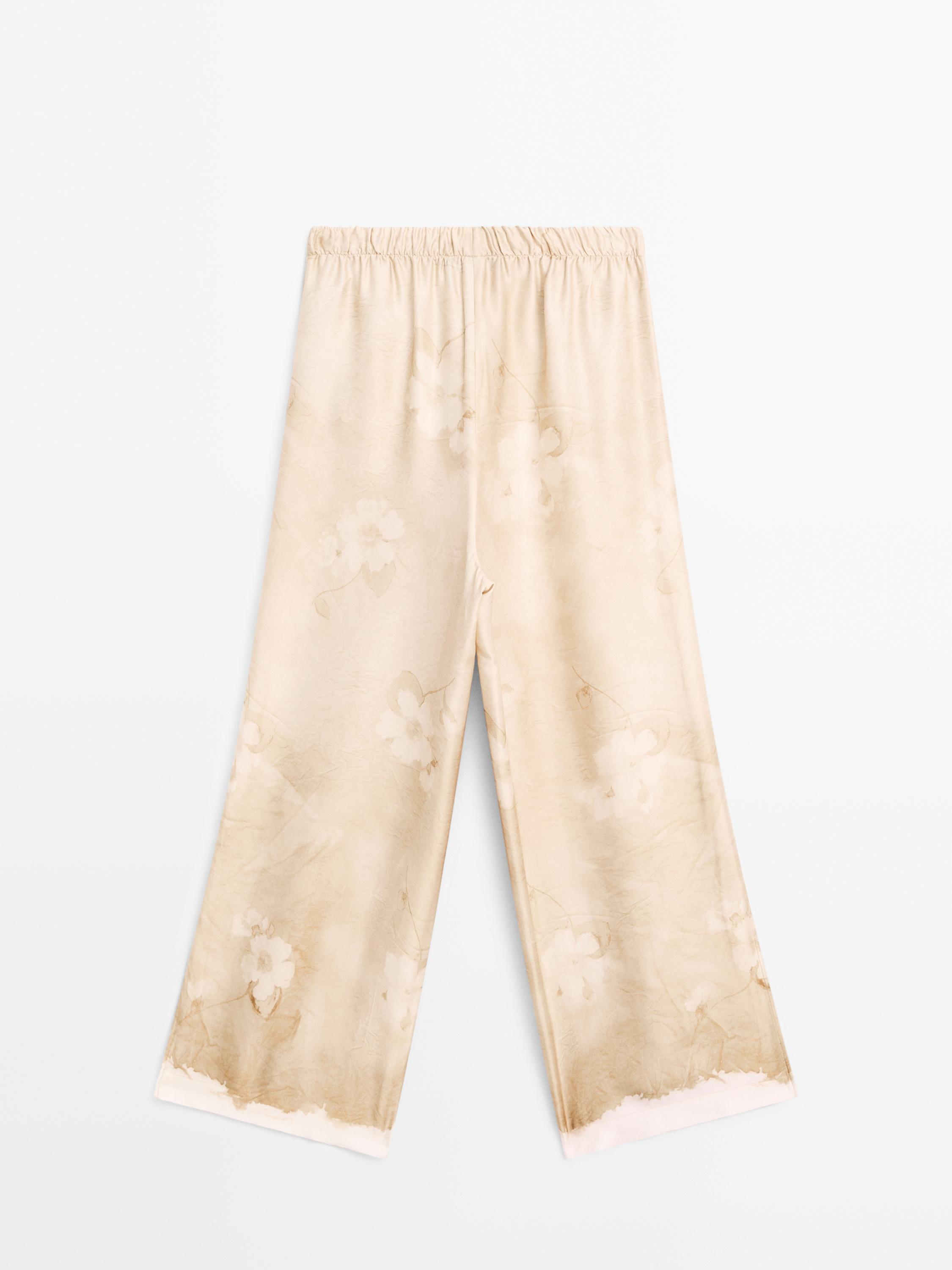 Celana panjang bermotif jatuh