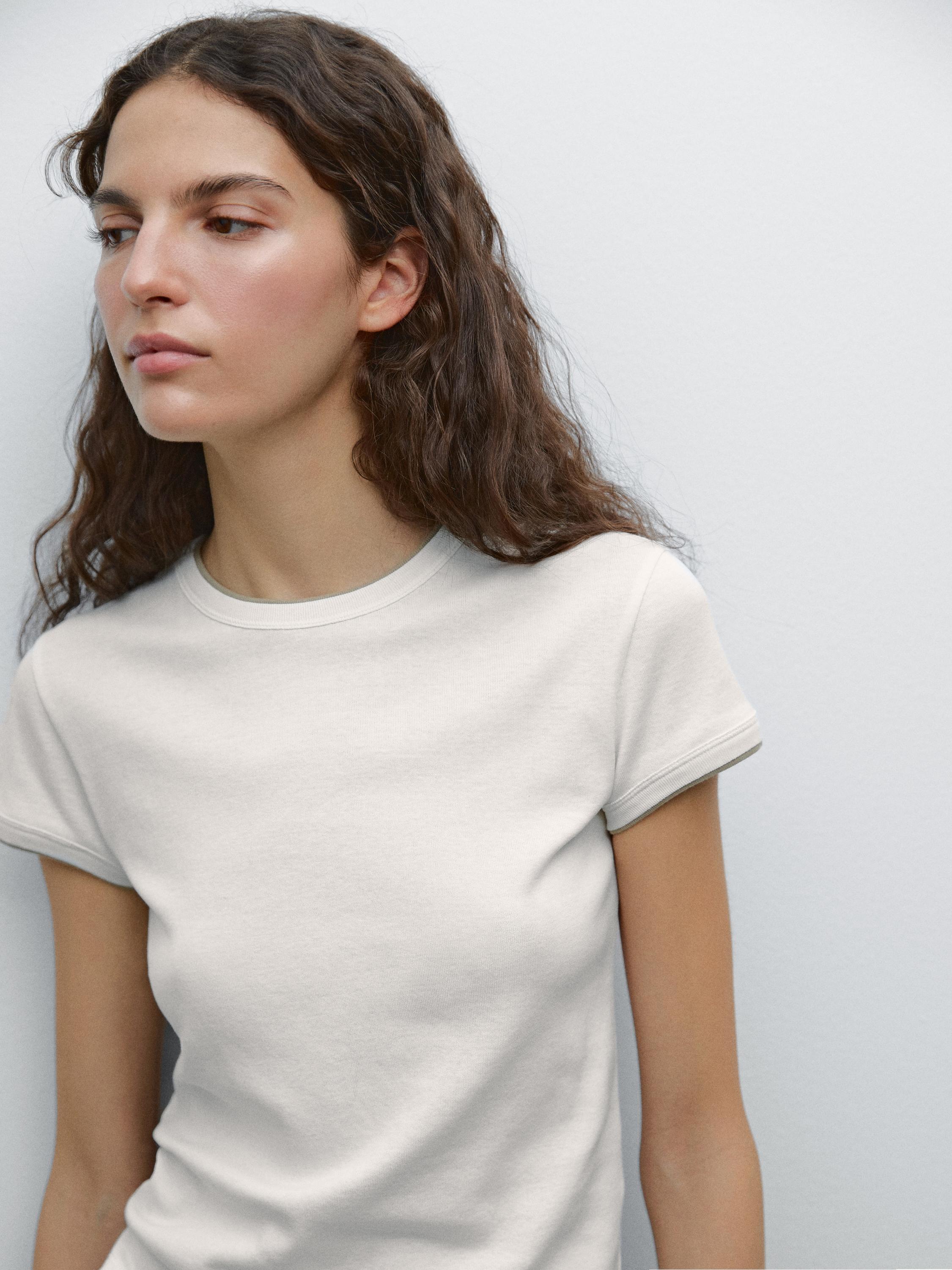 100% cotton contrast ribbed T-shirt