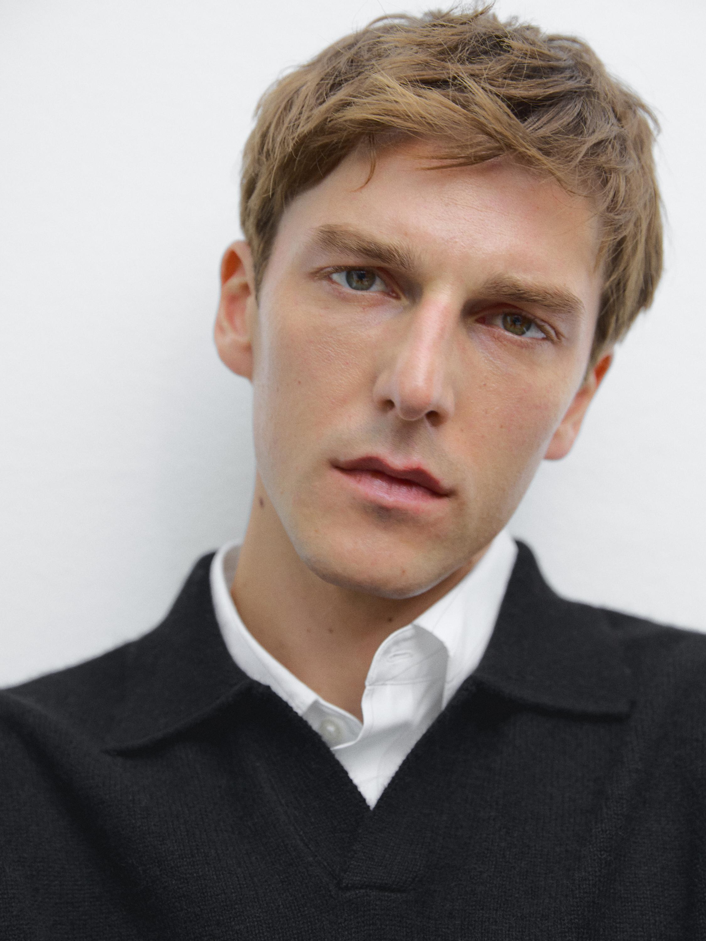 Knit 100% cashmere V-neck sweater