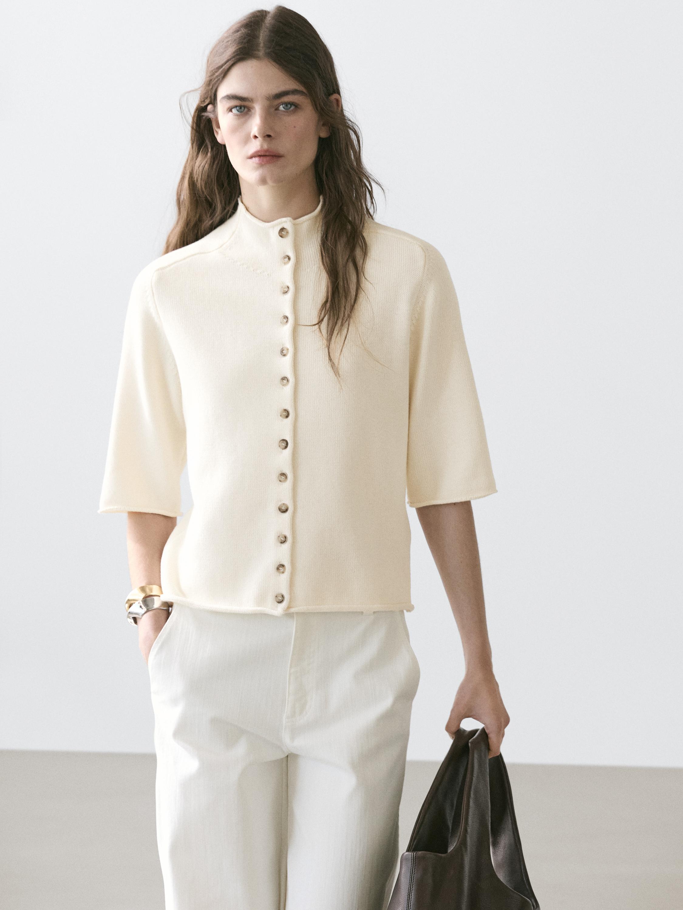 Triko me kopsa me mëngë të shkurtra