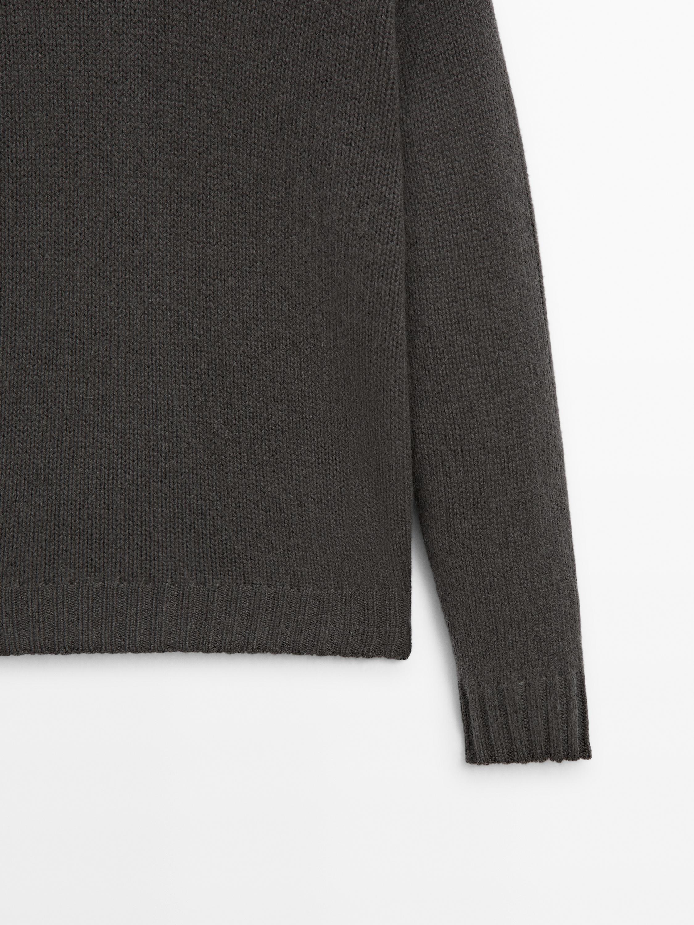 100% cashmere V-neck knit sweater