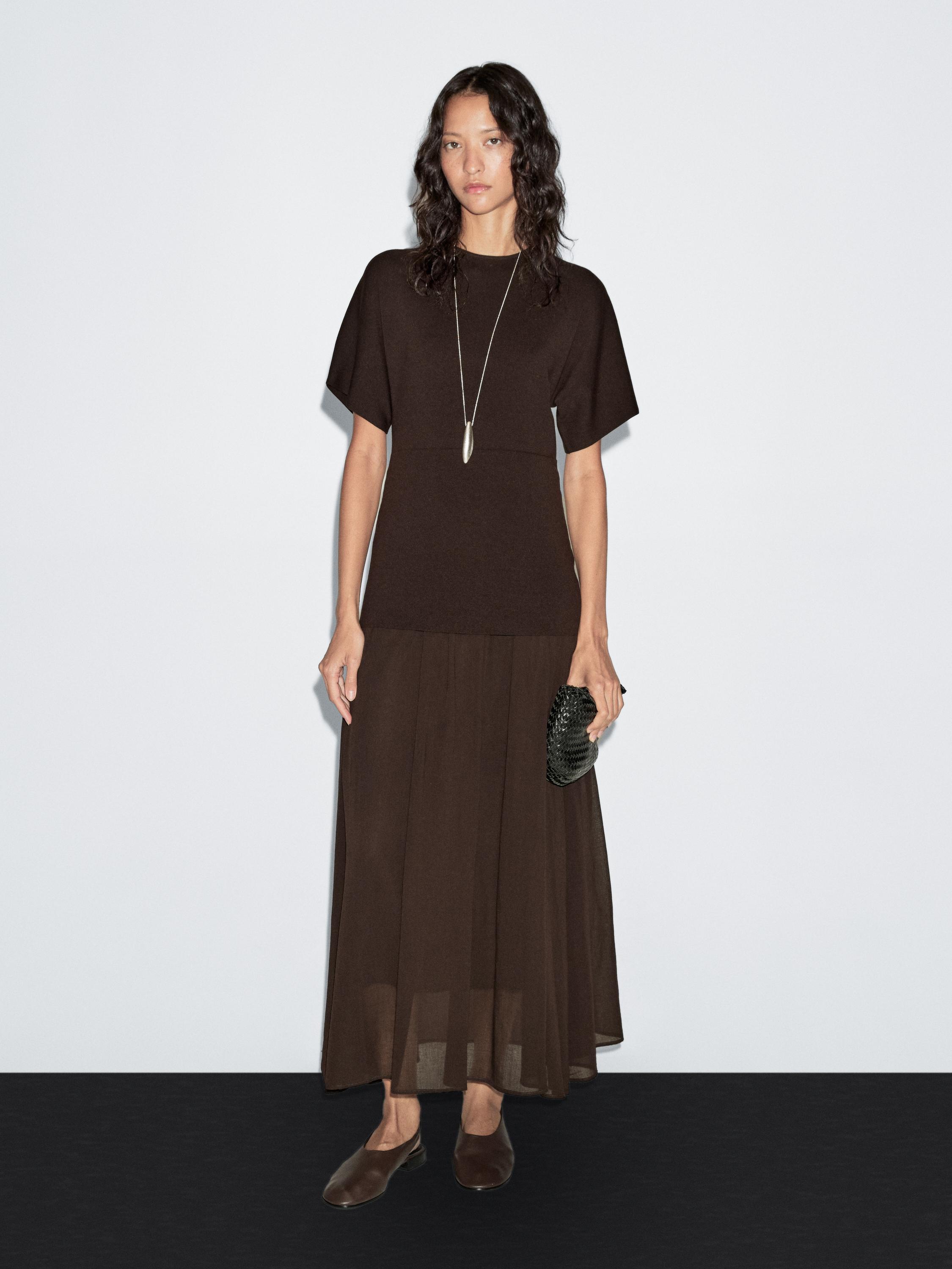 Knit dress with contrast gathered detail